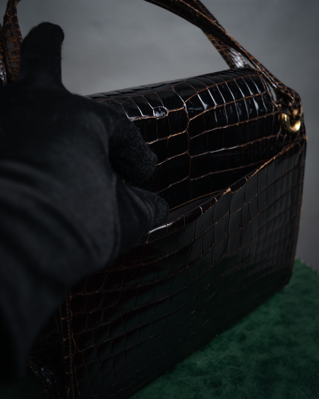 –SPECIAL– “GUCCI” 50’s-60’s Crocodile leather top handle bag