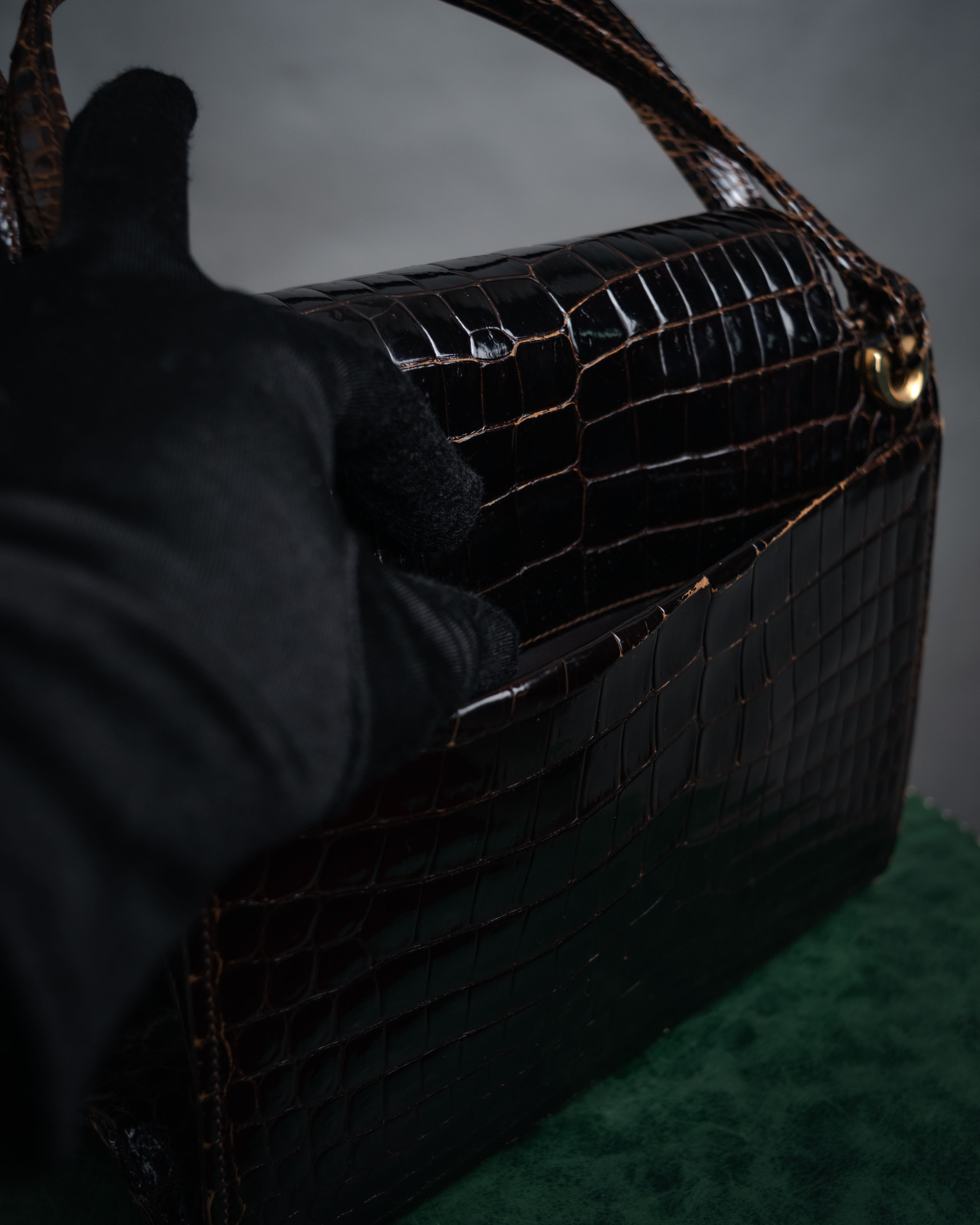 –SPECIAL– “GUCCI” 50’s-60’s Crocodile leather top handle bag