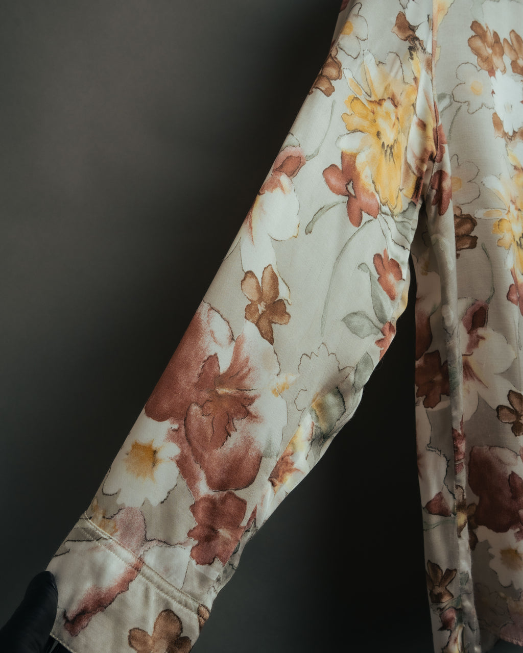 -MOOD Vintage Collections-
90’s-00’s Large floral print drape shirt