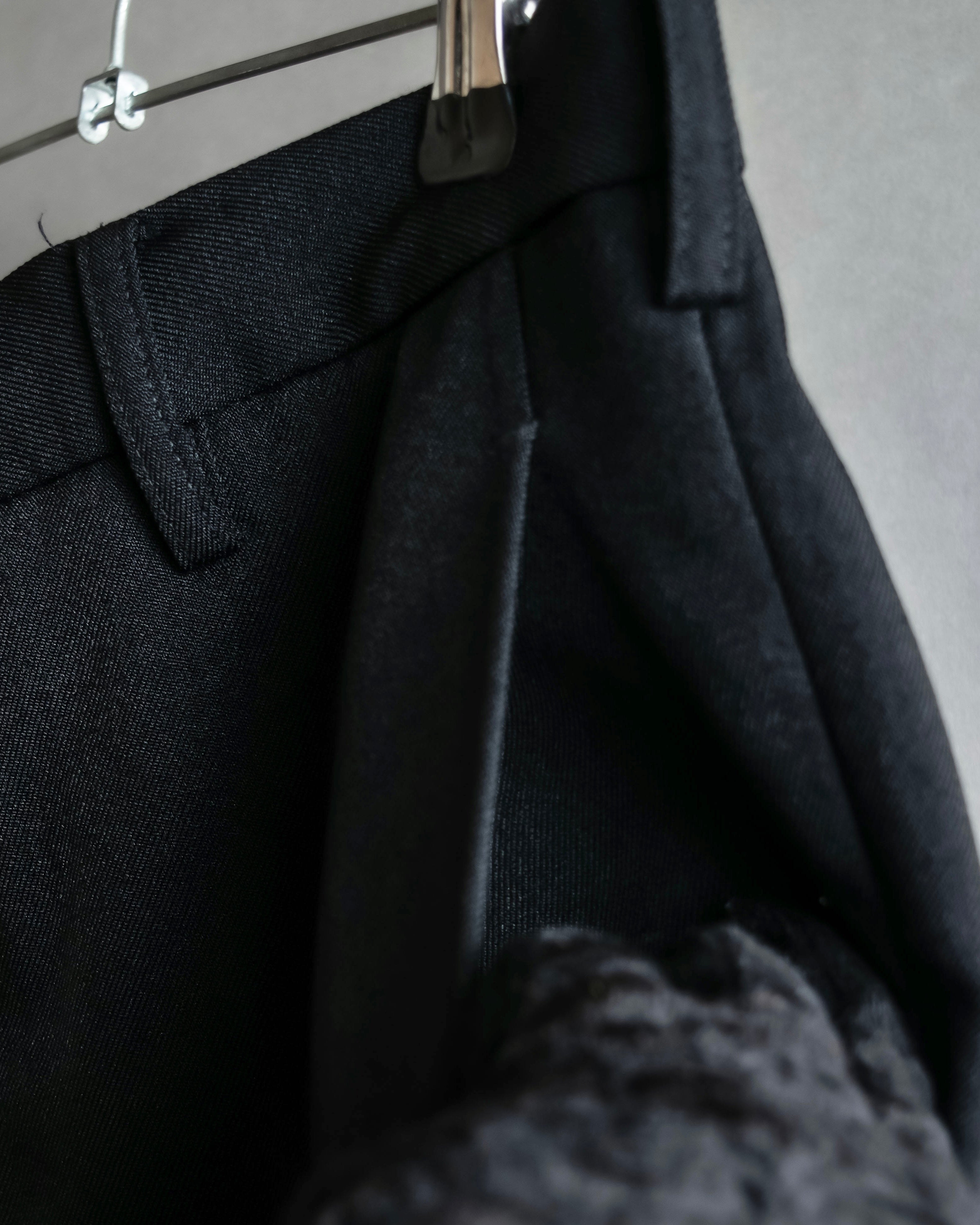 "COMME des GARCONS HOMME PLUS" 19SS Cut-off design slacks