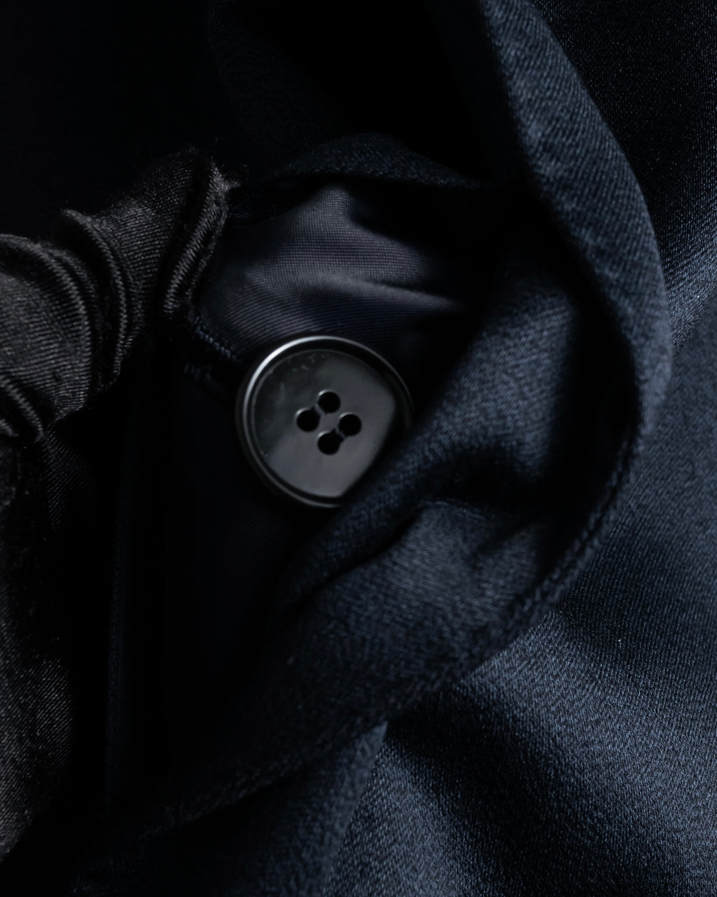 “Yves Saint Laurent” 90’s clean fly-front bal collar coat