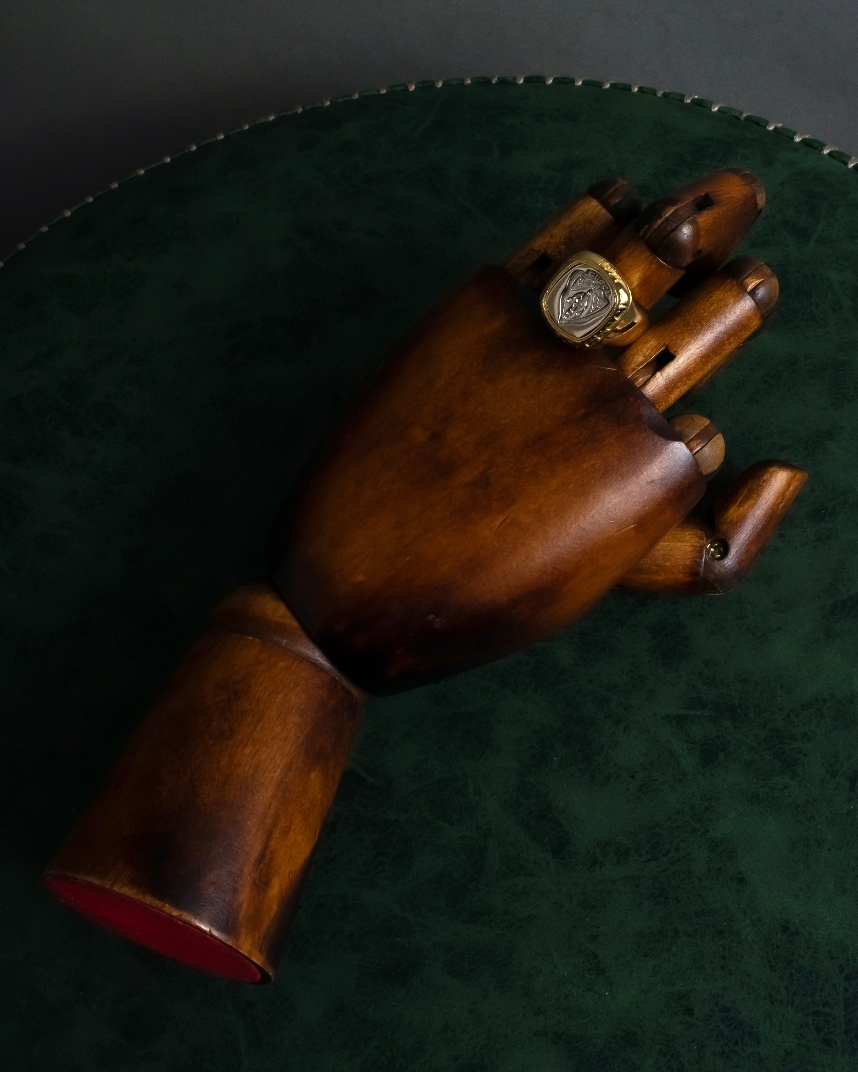 "GUCCI" Coat of arms engraved design ring