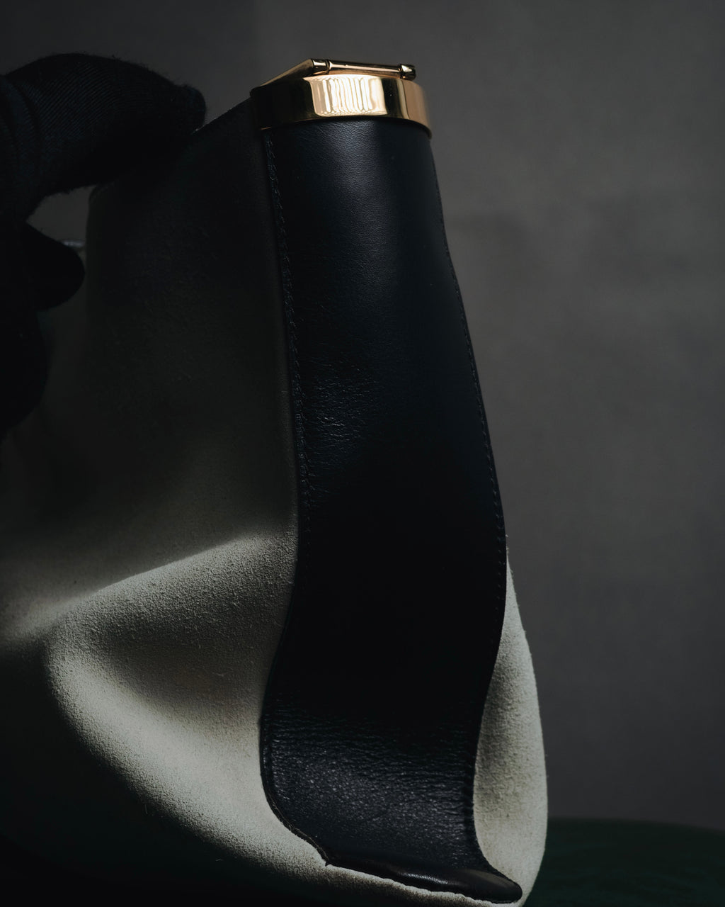 "GUCCI" 90’s-00’s suede piston-closure shoulder bag