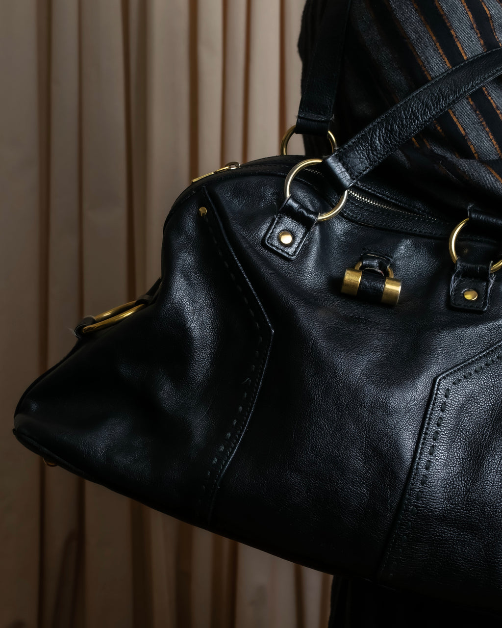 "YVES SAINT LAURENT" Gold parts design Muse toe leather bag