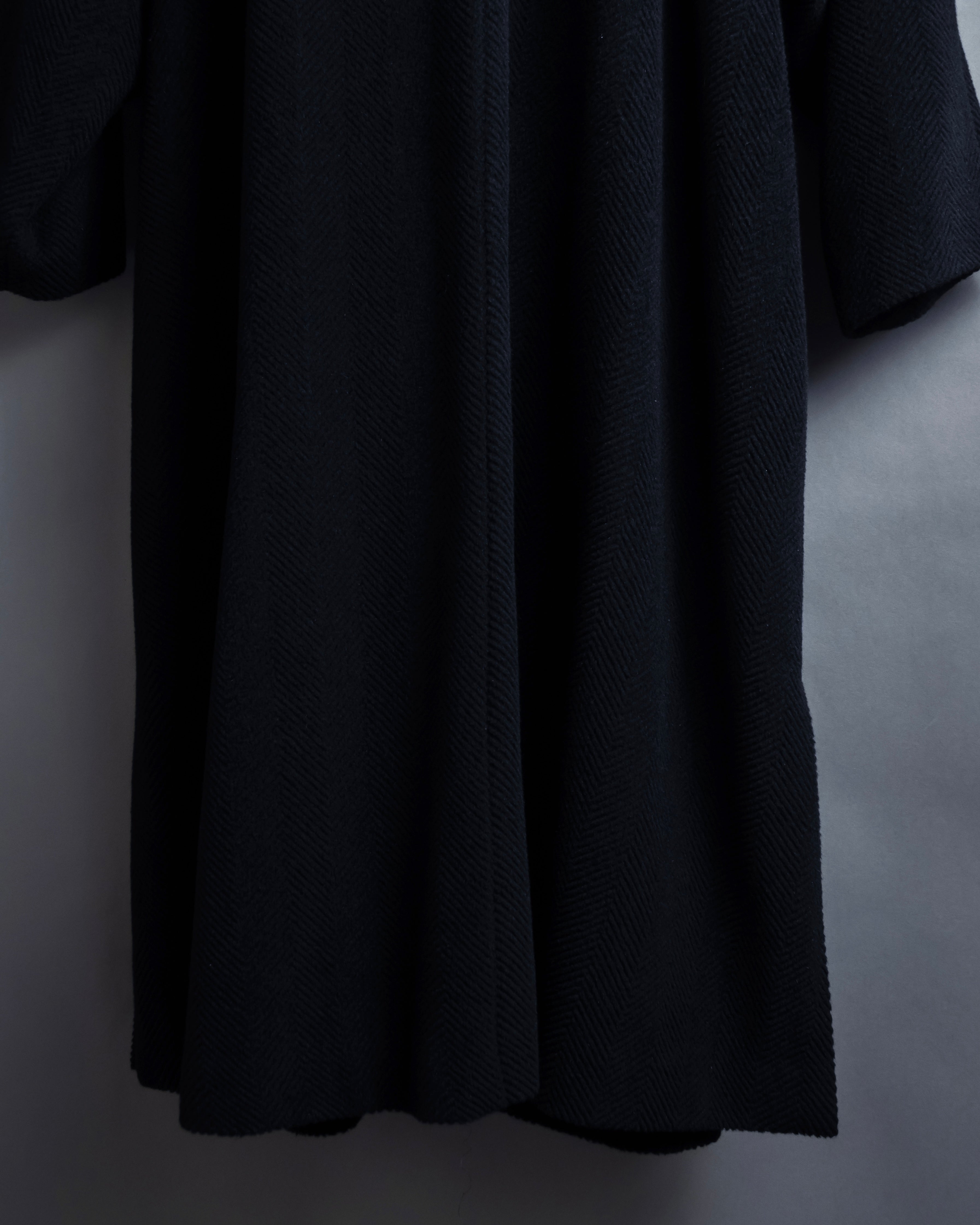 -SPECIAL- "YVES SAINT LAURENT"
80's-90's Raglan sleeves 100% angora stand collar coat