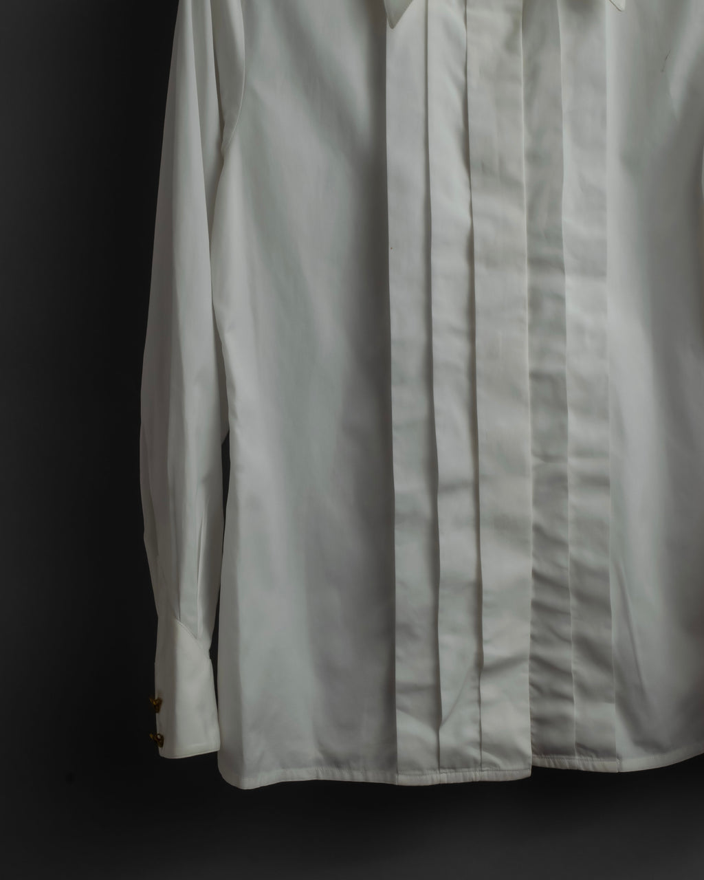 "CHANEL" Gold button design pleated white shirt