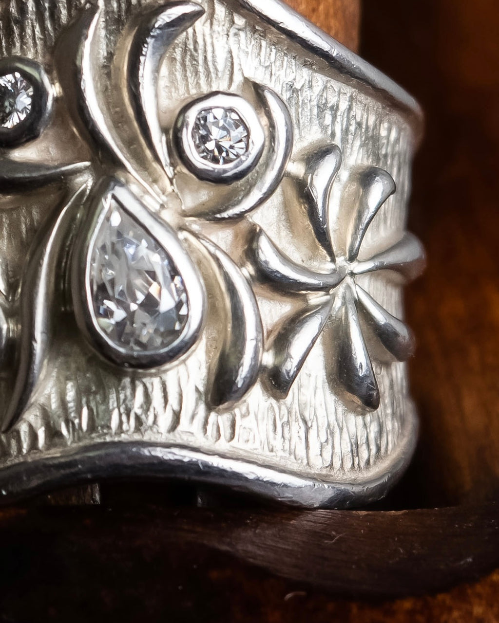 "Vintage flower motif silver ring"