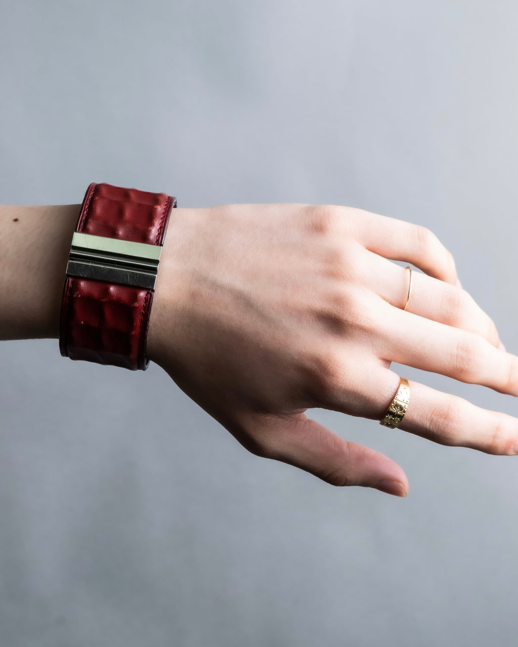 "HERMES" Deutch processing wide leather bracelet