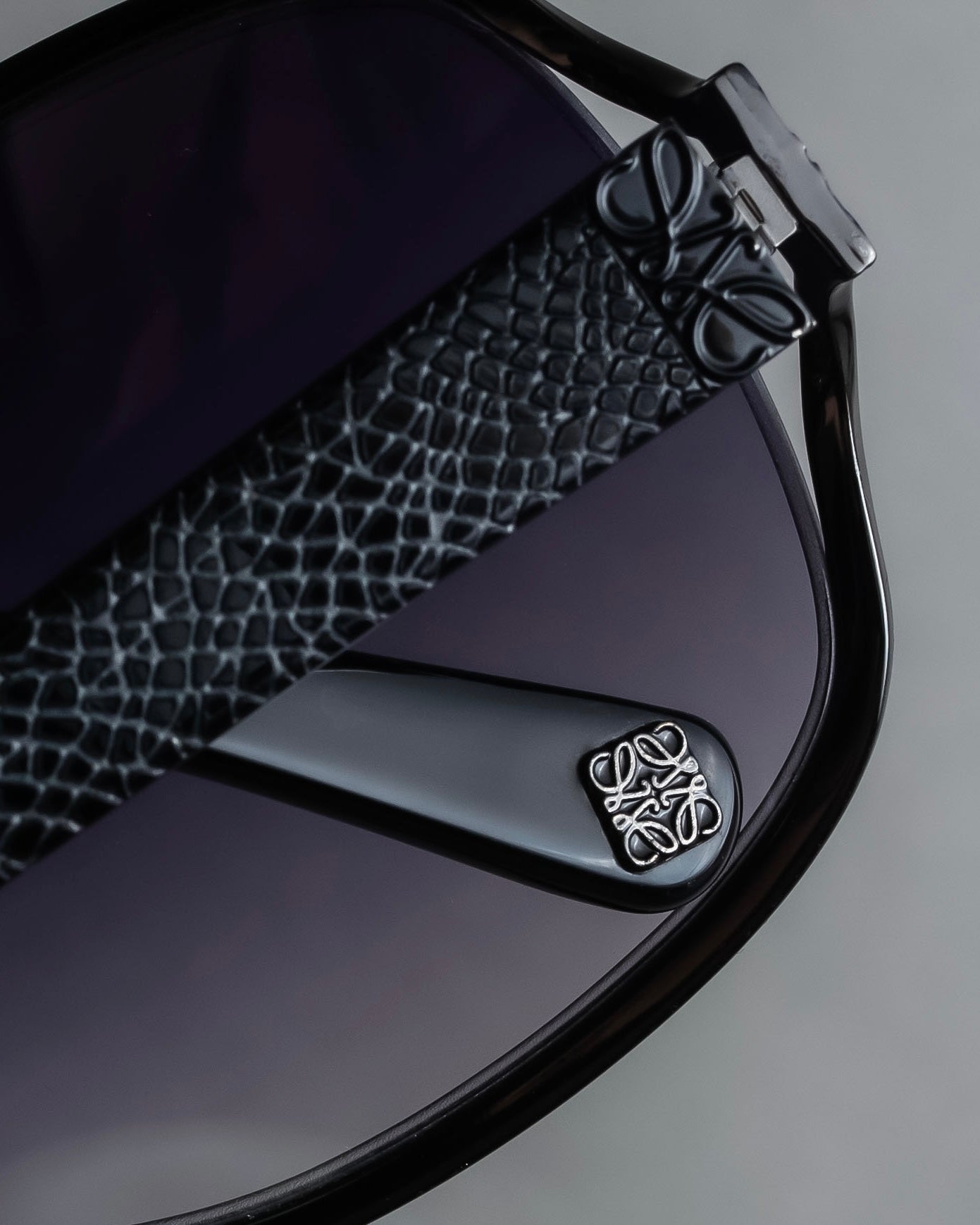 "LOEWE" Anagram logo engraved oval sunglasses