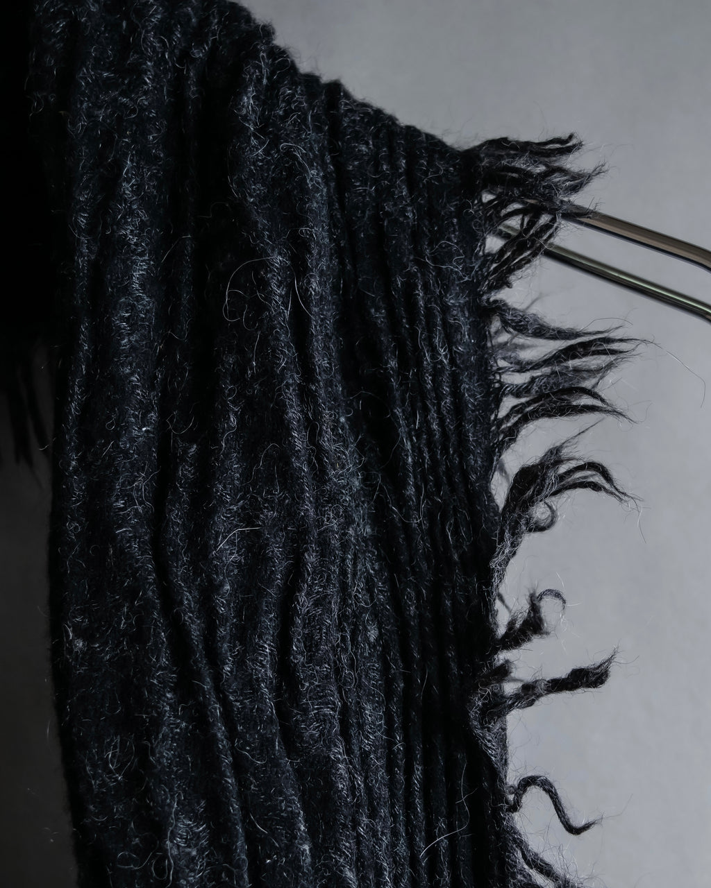 "GUCCI" Tom Ford period random pleats fringe stole