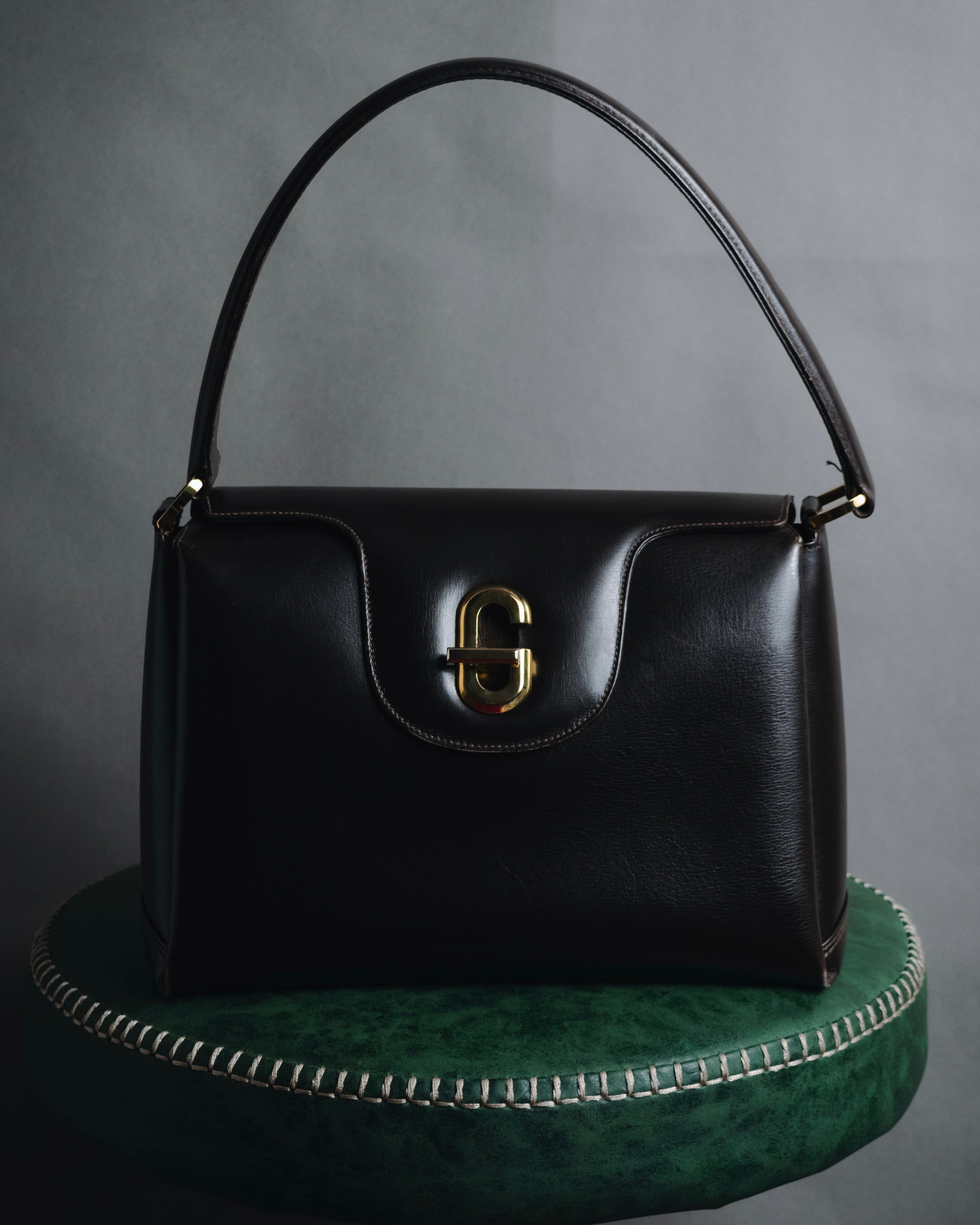 "GUCCI" 60’s-70’s Structured crest charm top-handle bag