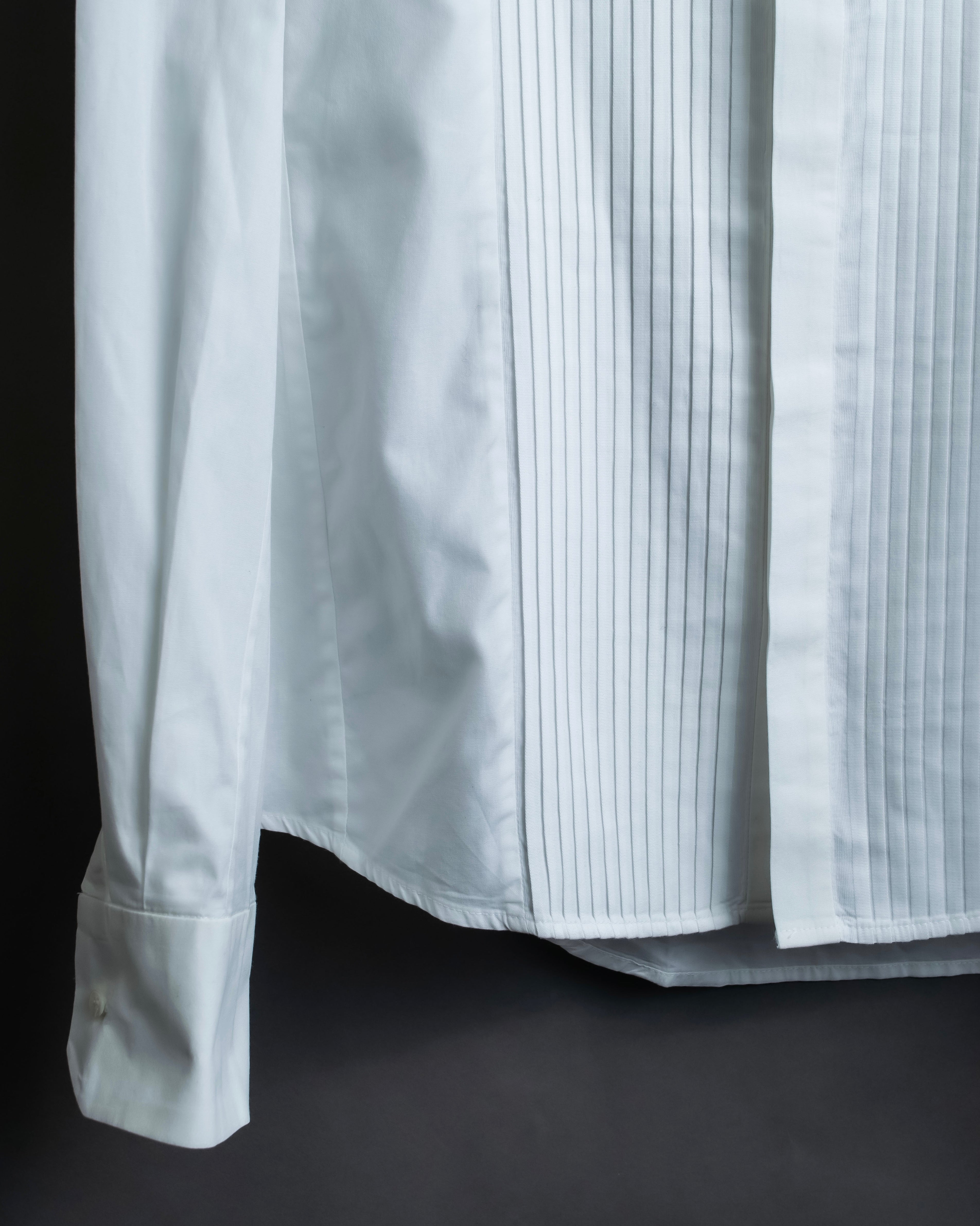 "Bruno Pieters." 2-way collar design stand-up collar dress shirt