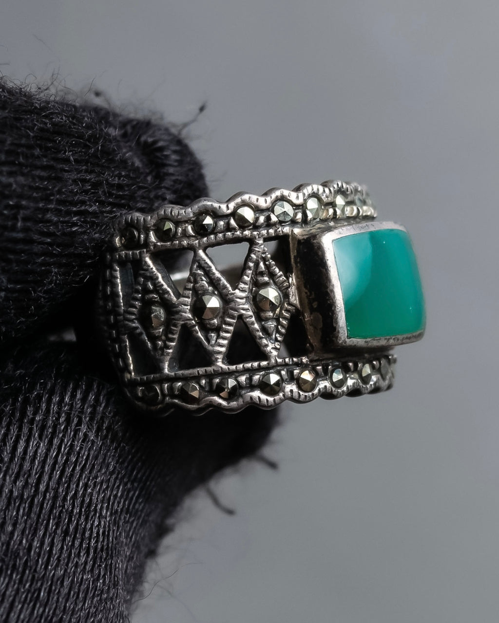 "Vintage green stone top silver ring"