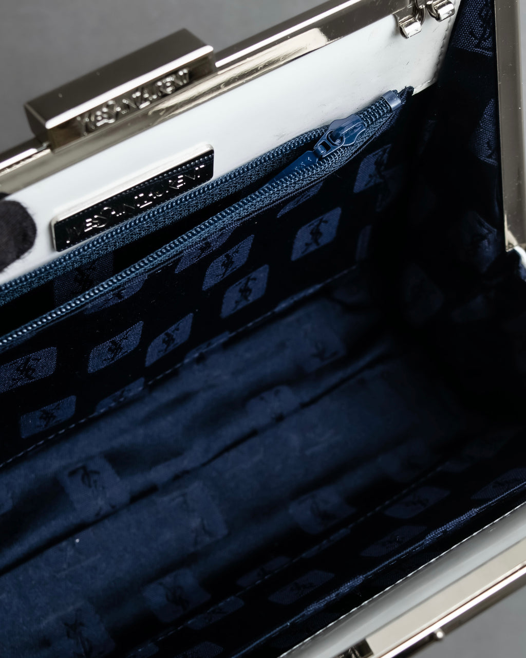 "YVES SAINT LAURENT" Clasp design chain shoulder patent leather bag