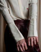 Camisa de seda con bordado en forma de logotipo "Alexandar McQueen" sin cuello