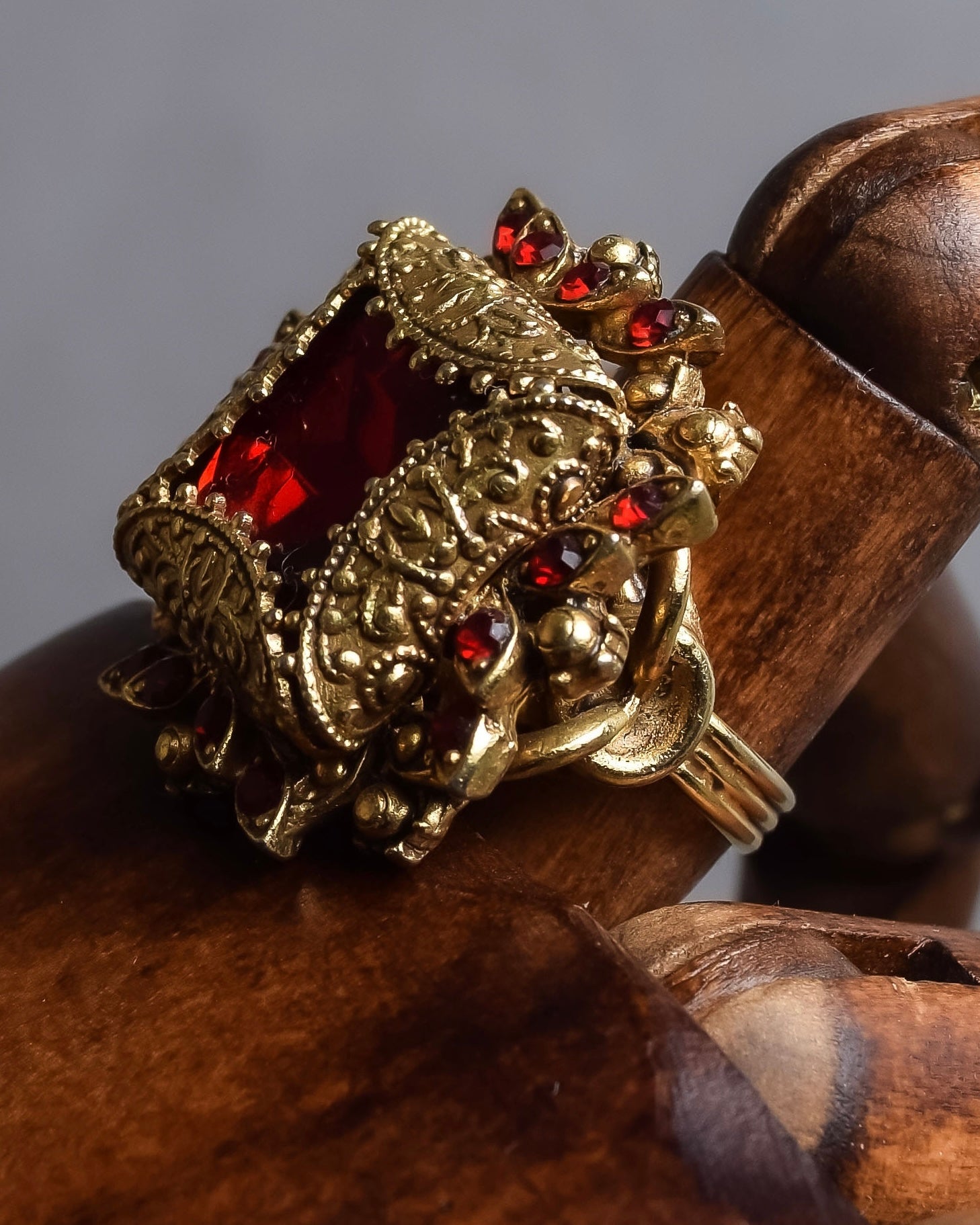 "Vintage glass stone top golden ring"