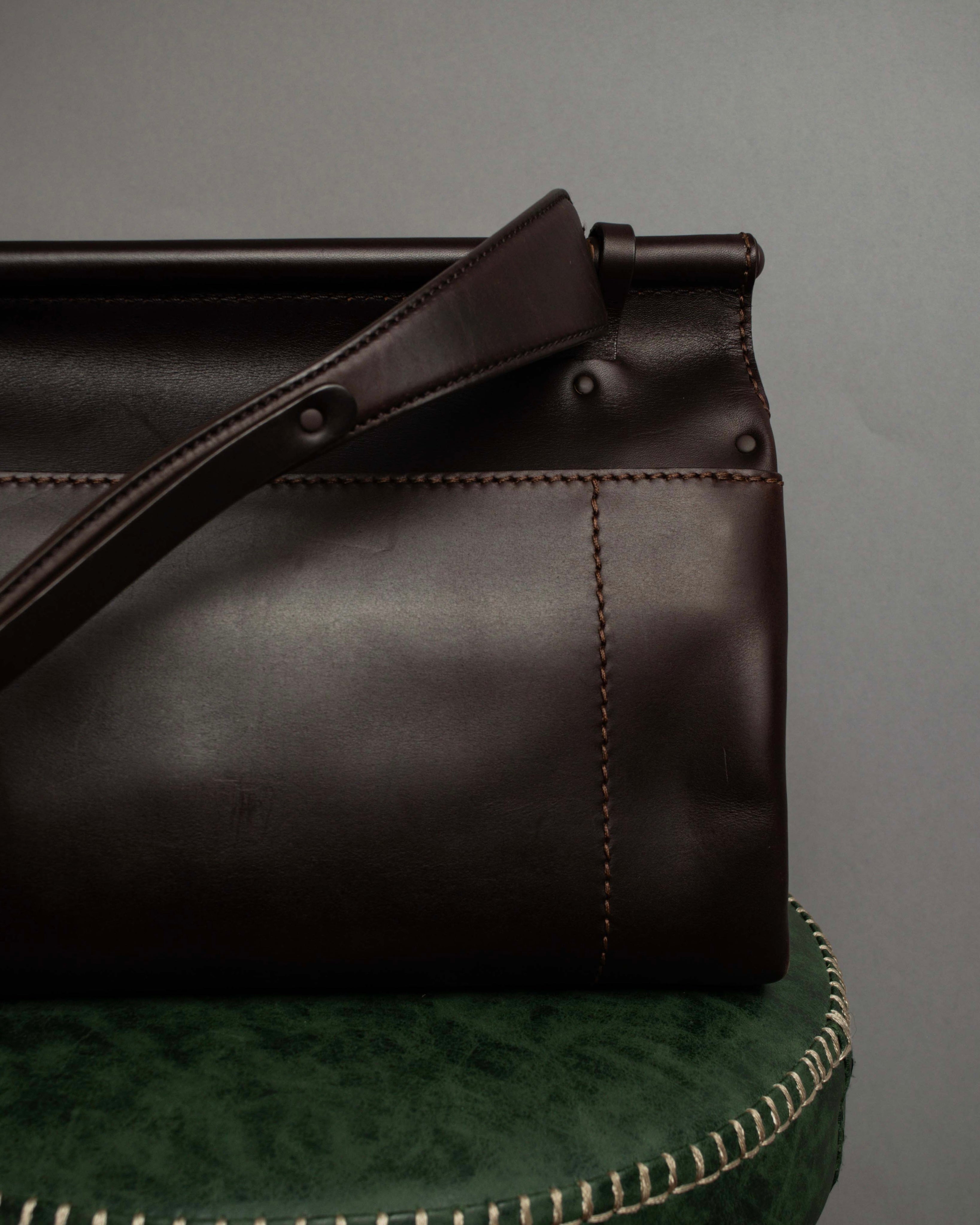 "Salvatore Ferragamo" Swivel crisp closure design leather one-handle bag