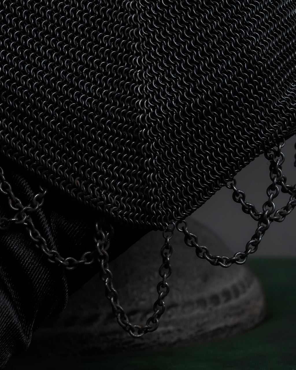 "Vintage metal mesh clasp chain shoulder bag"