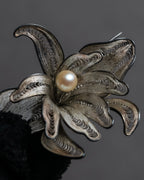 "Vintage petal motif broach"