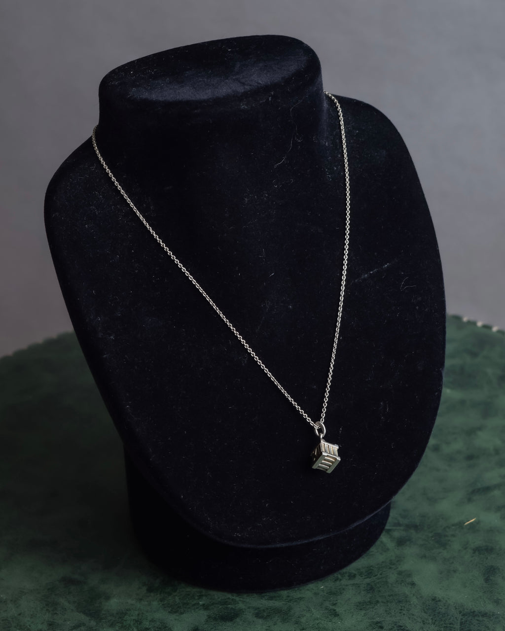"Tiffany&Co" Roman numeral atlas cube silver necklace