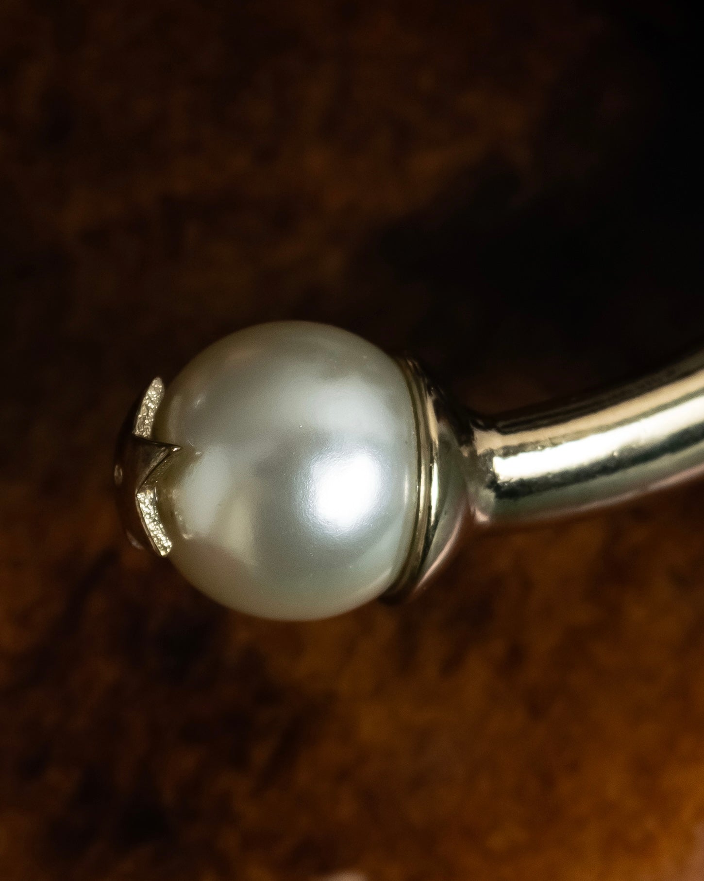 -MOOD Christmas Collection-
"Dior" Maria Grazia Chiuri design pearl motif carving gold bangle