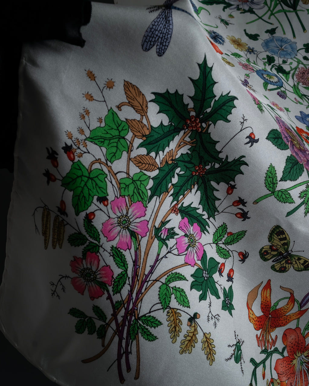 "GUCCI" 80's Flora motif vintage silk scarf