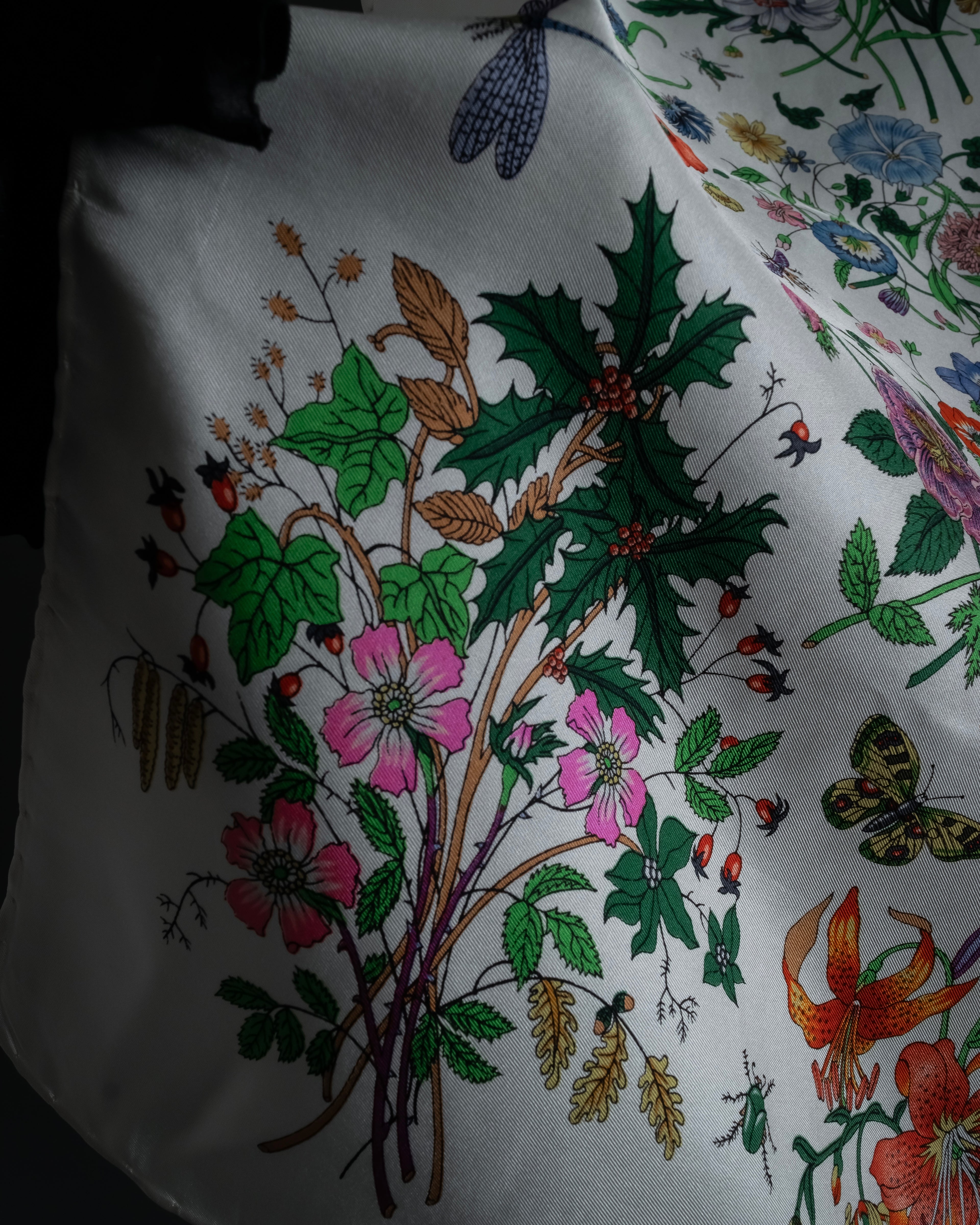 "GUCCI" 80's Flora motif vintage silk scarf
