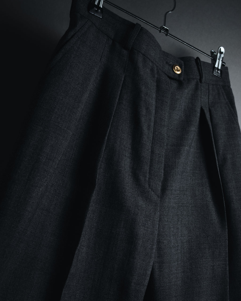 "CHANEL" high-waisted pleated trousers with signature gold button