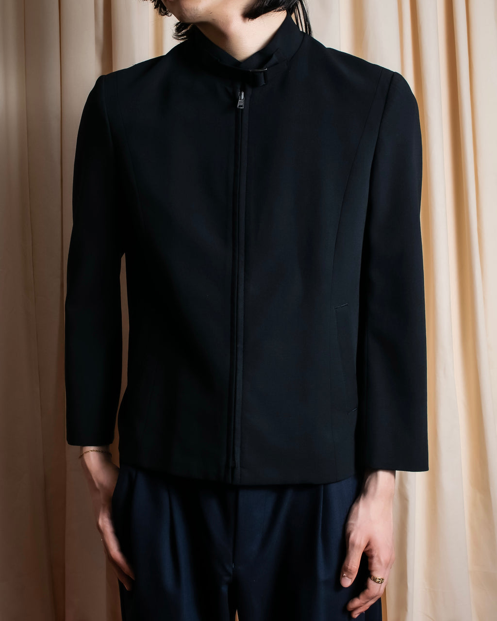 “ISSEY MIYAKE” Chin belt designed stand collar jacket