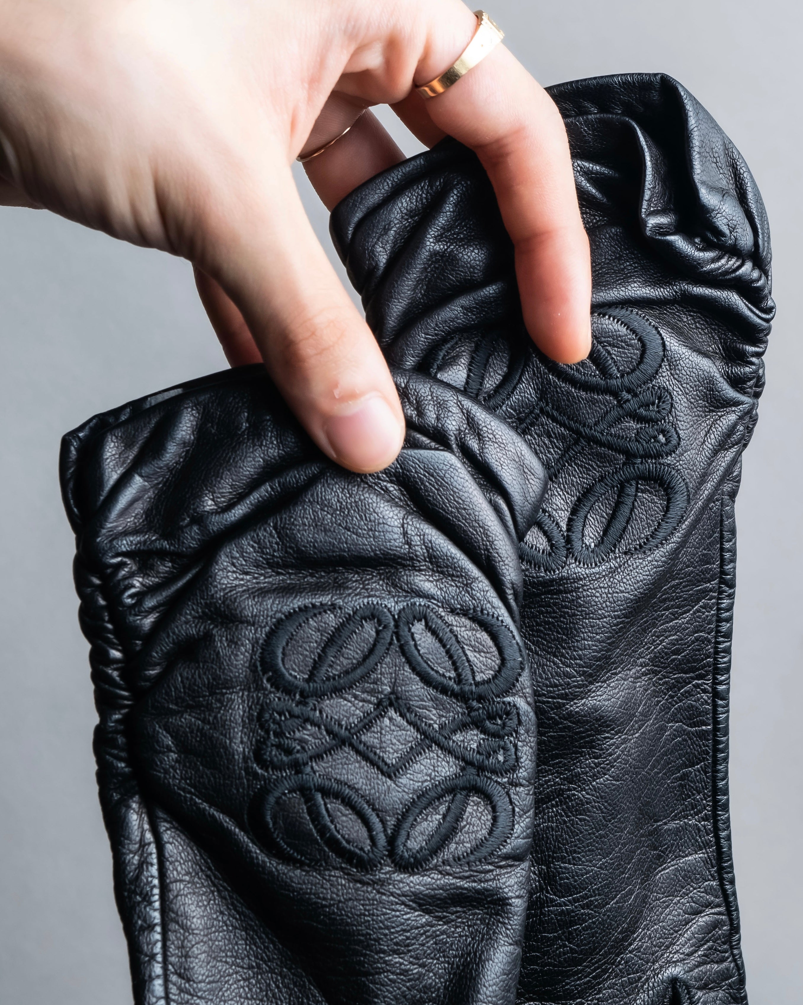 "LOEWE" Anagram logo engraved leather gloves