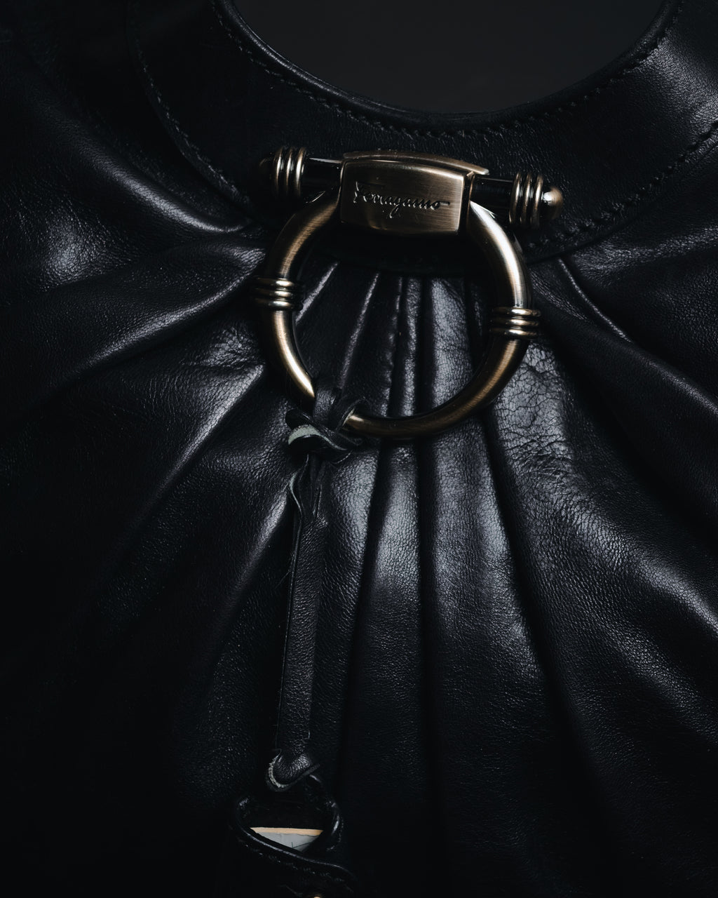 –SPECIAL– "Salvatore Ferragamo"
00’s Gancini gathered leather hobo bag