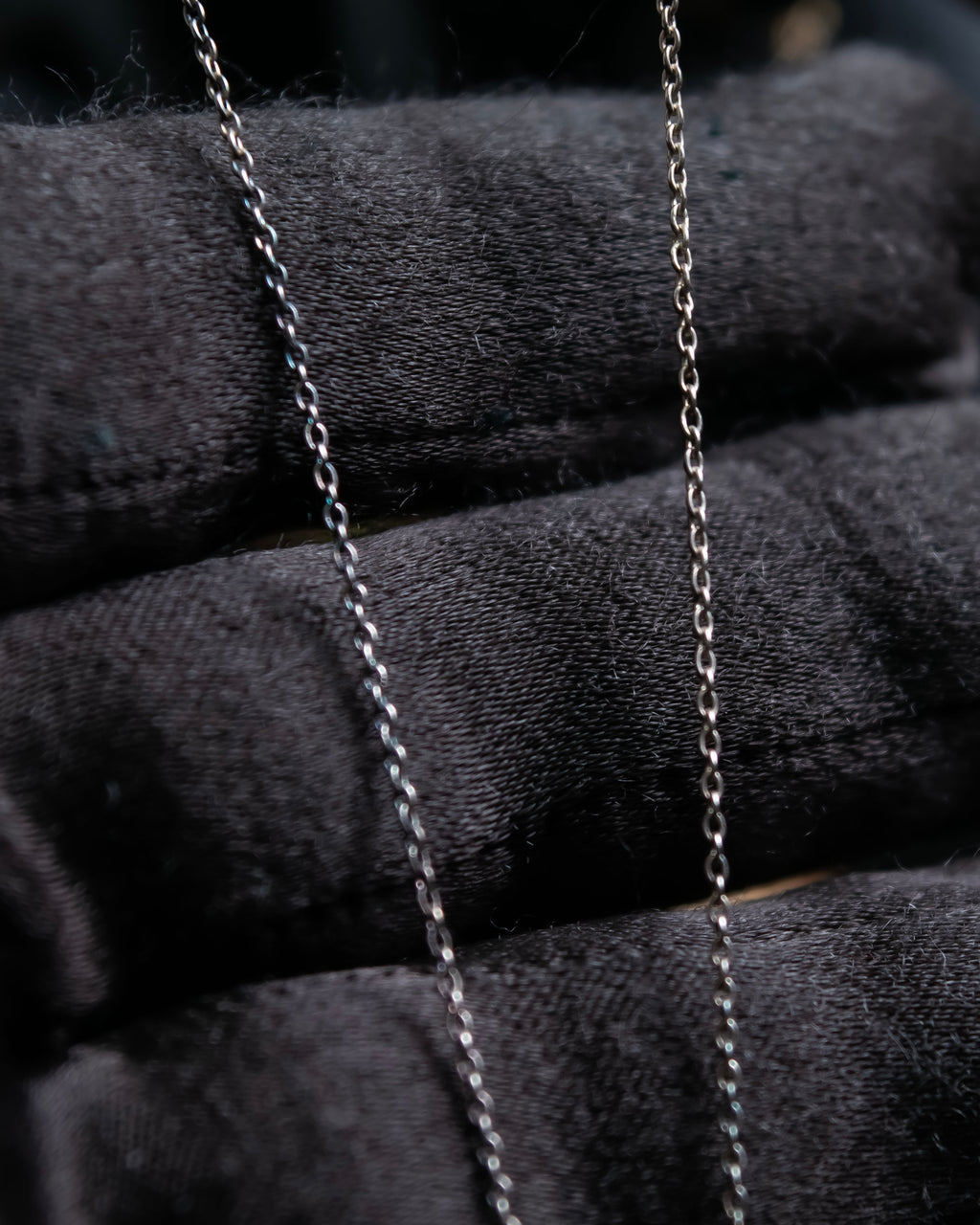 "Tiffany&Co Elsa Peretti madonna necklace