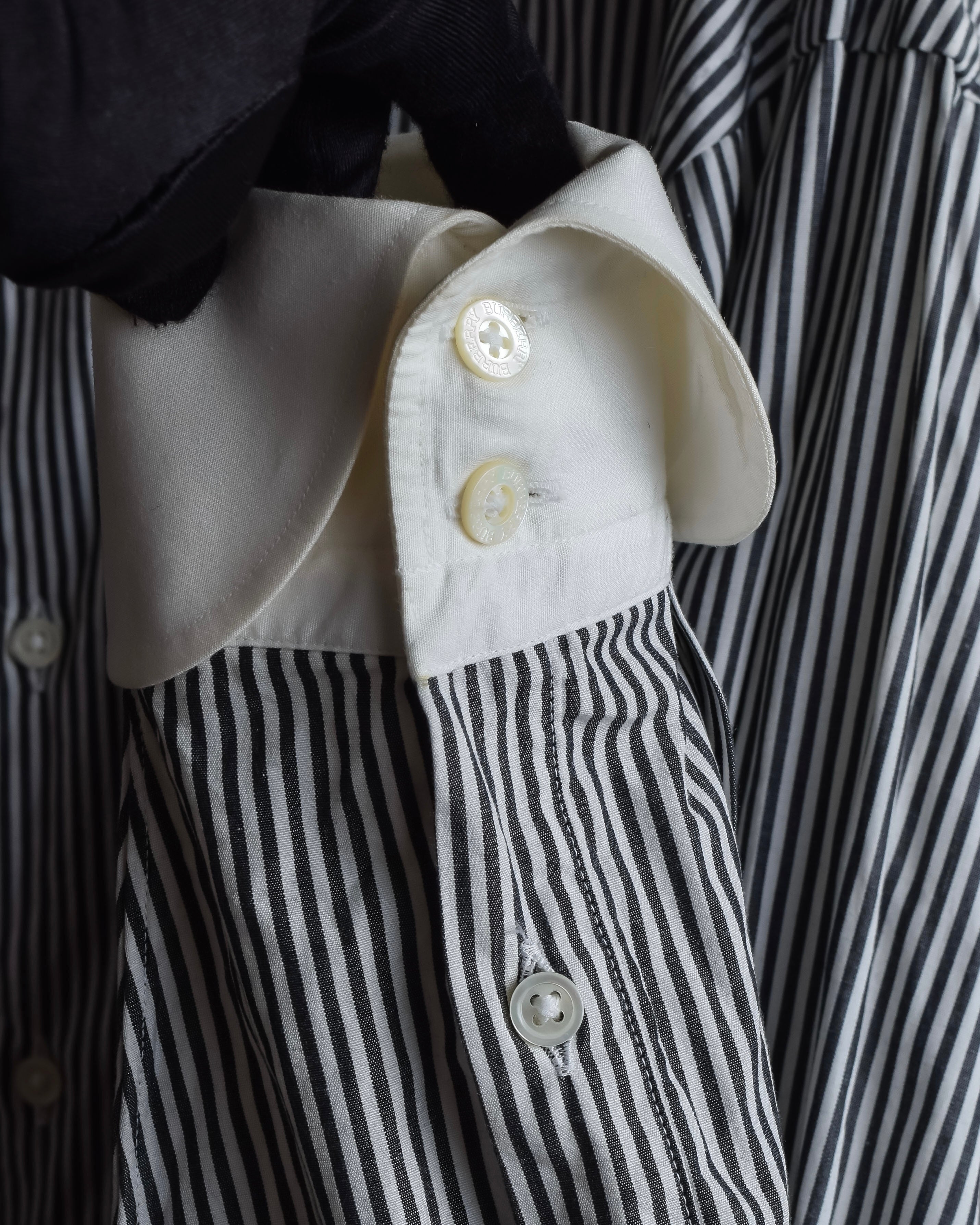 "BURBERRY" Pinstripe cleric design shirt