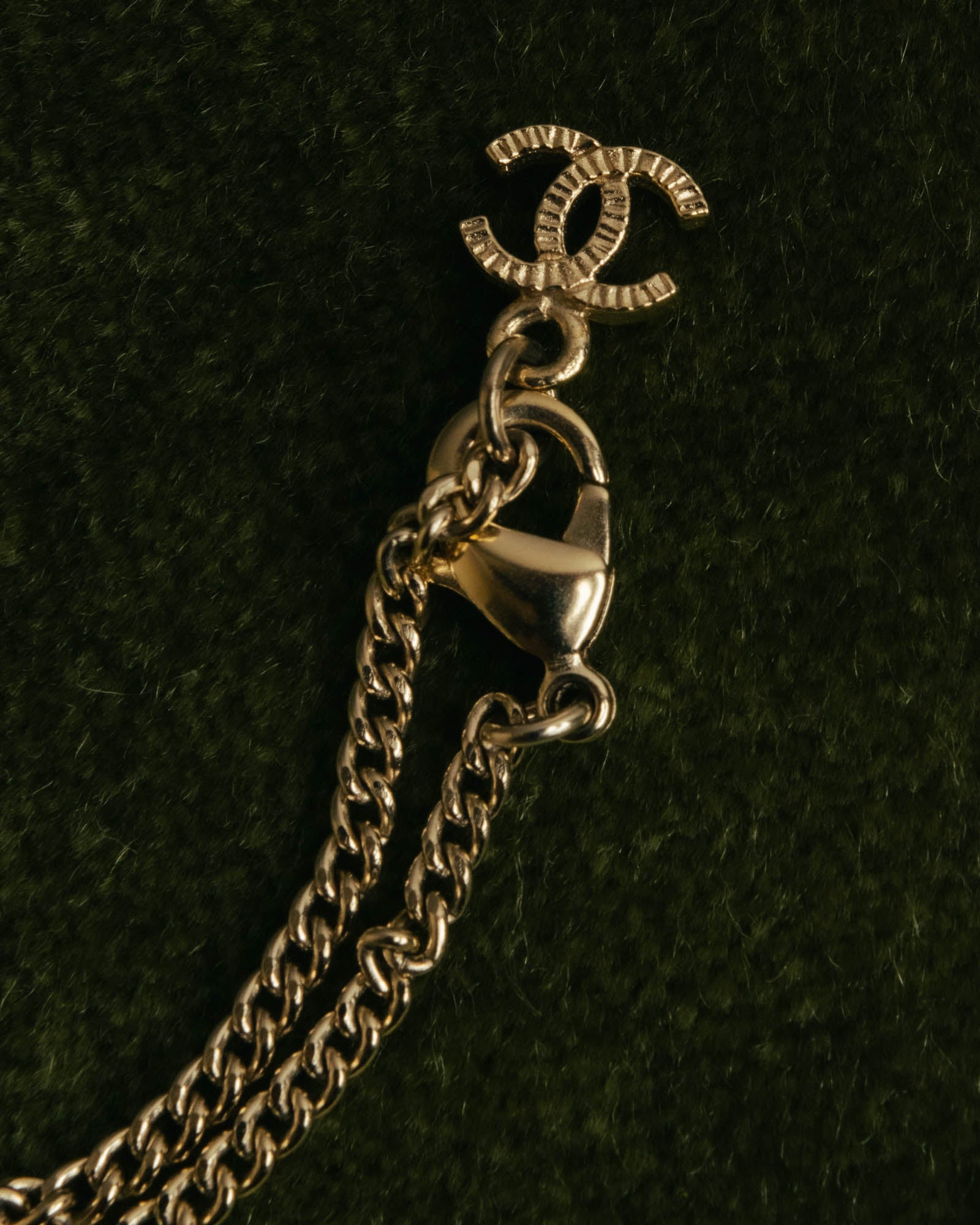 -SPECIAL- “CHANEL” 2017 Cruise Collection Pearl trimmed black pendant necklace