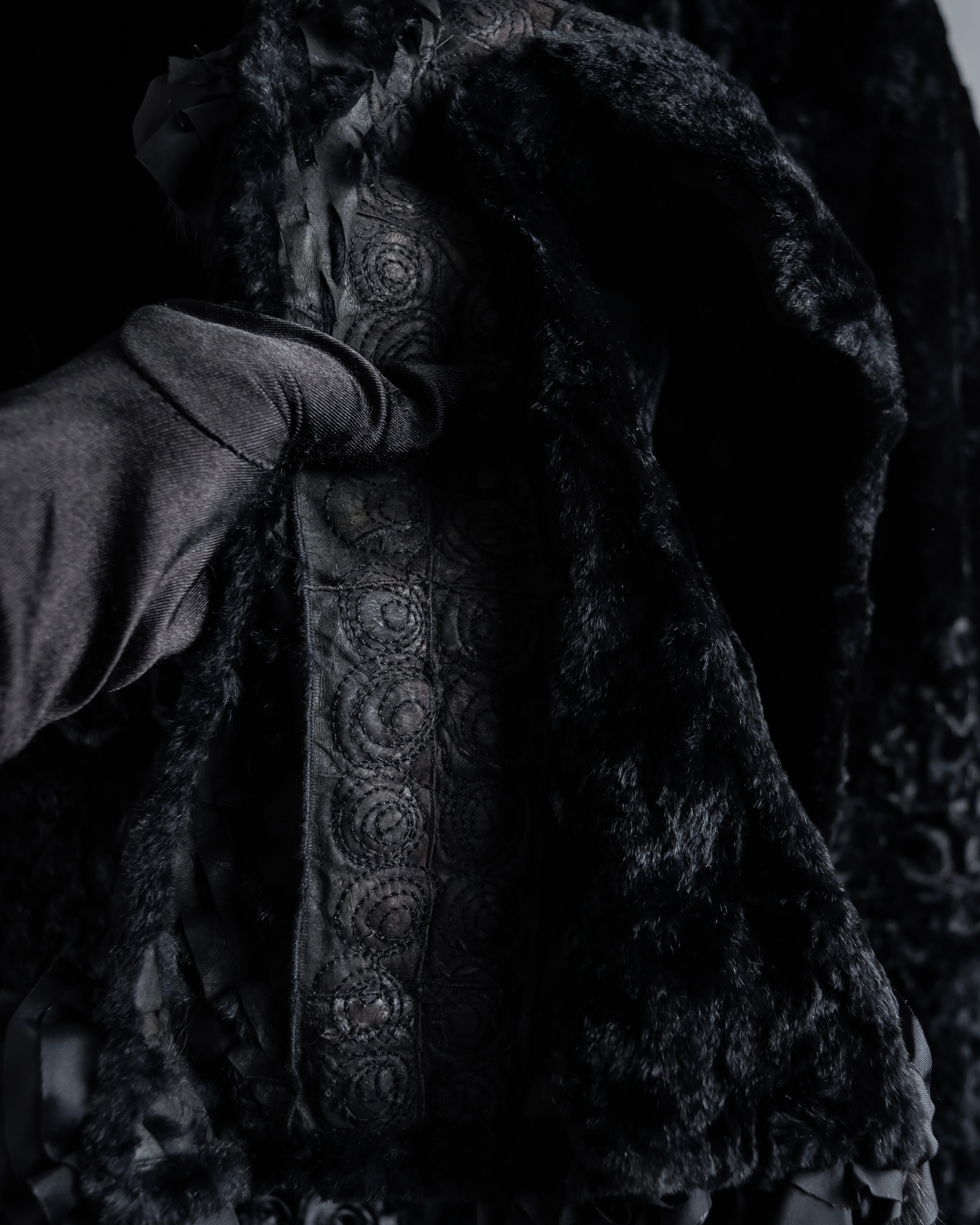 -SPECIAL- "FENDI" 90s Karl Lagerfeld-era lattice fur cape