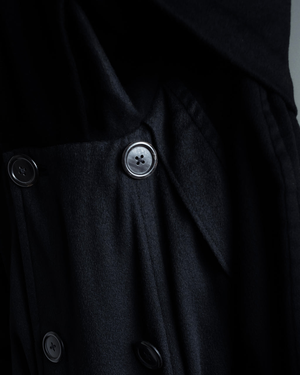 "TORUICHOU" Muffler-style collar military detail coat