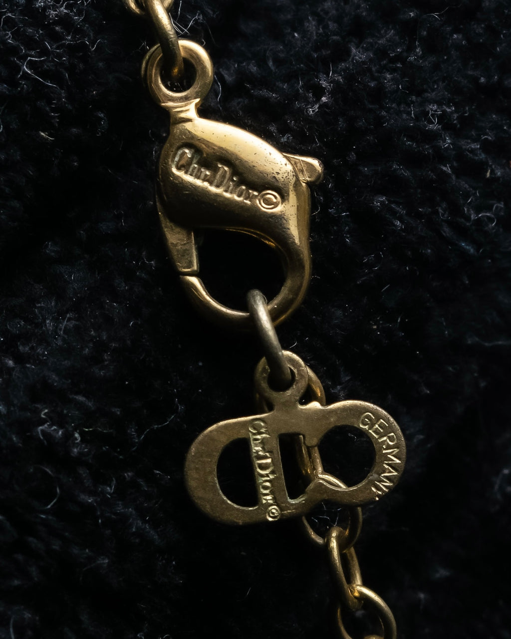 "Christian Dior" Logo engraved oval top motif gold necklace