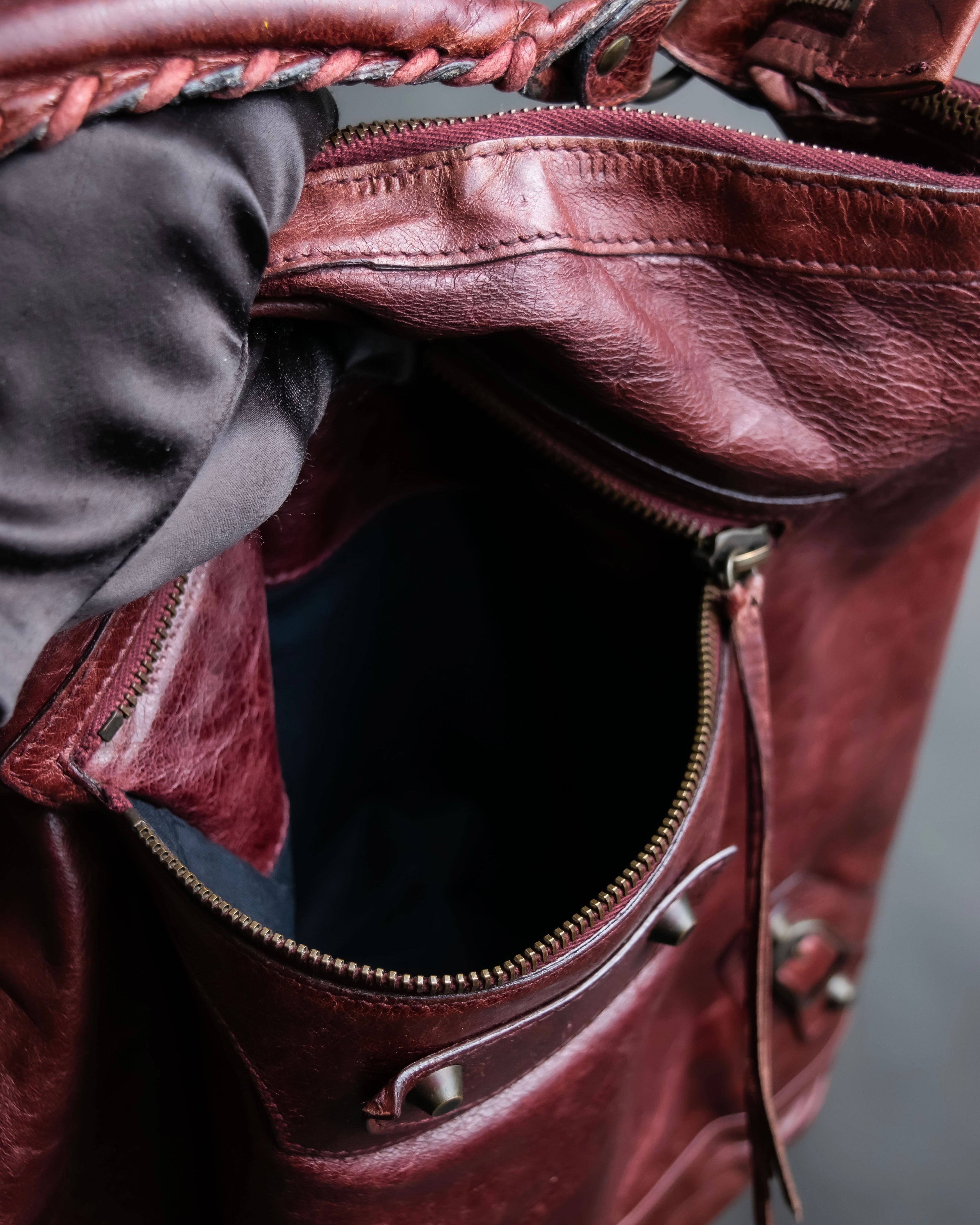 “BALENCIAGA” The Day leather one shoulder bag (burgundy)