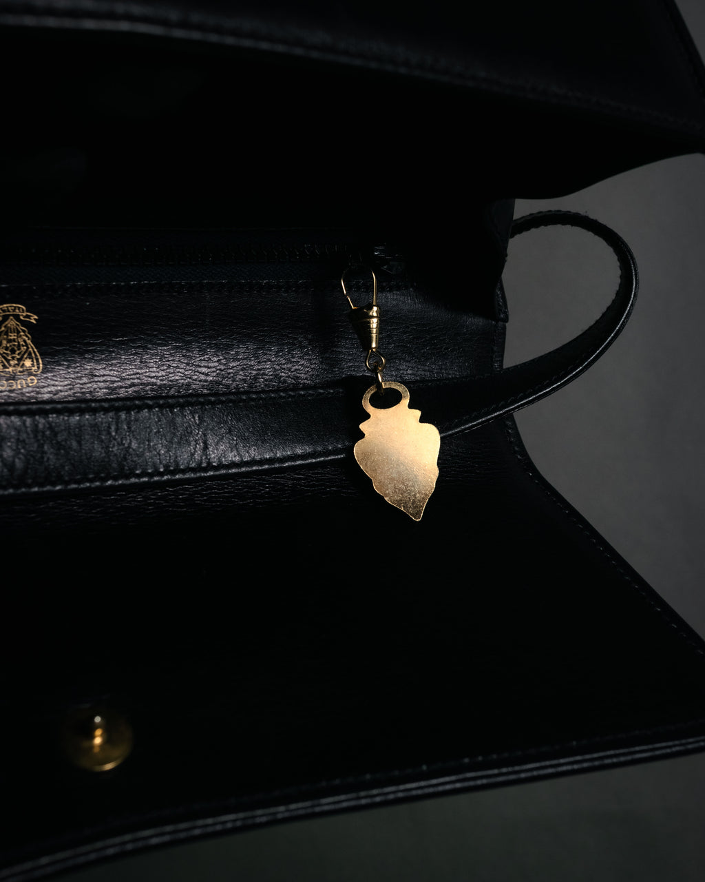 "GUCCI" 70’s-80’s Crest logo leather shoulder bag