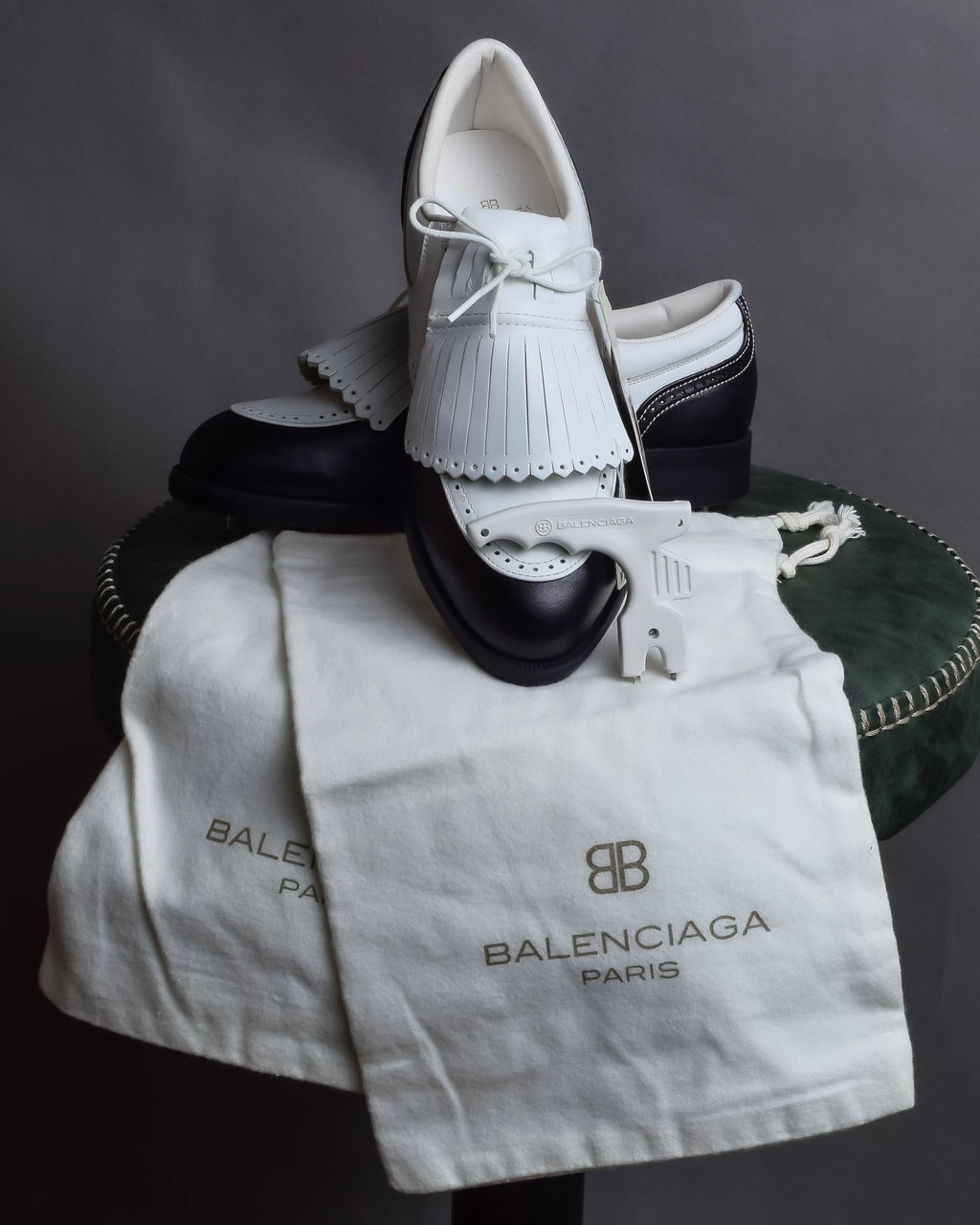 "BALENCIAGA" Two-tone fringe design leather golf shoes
