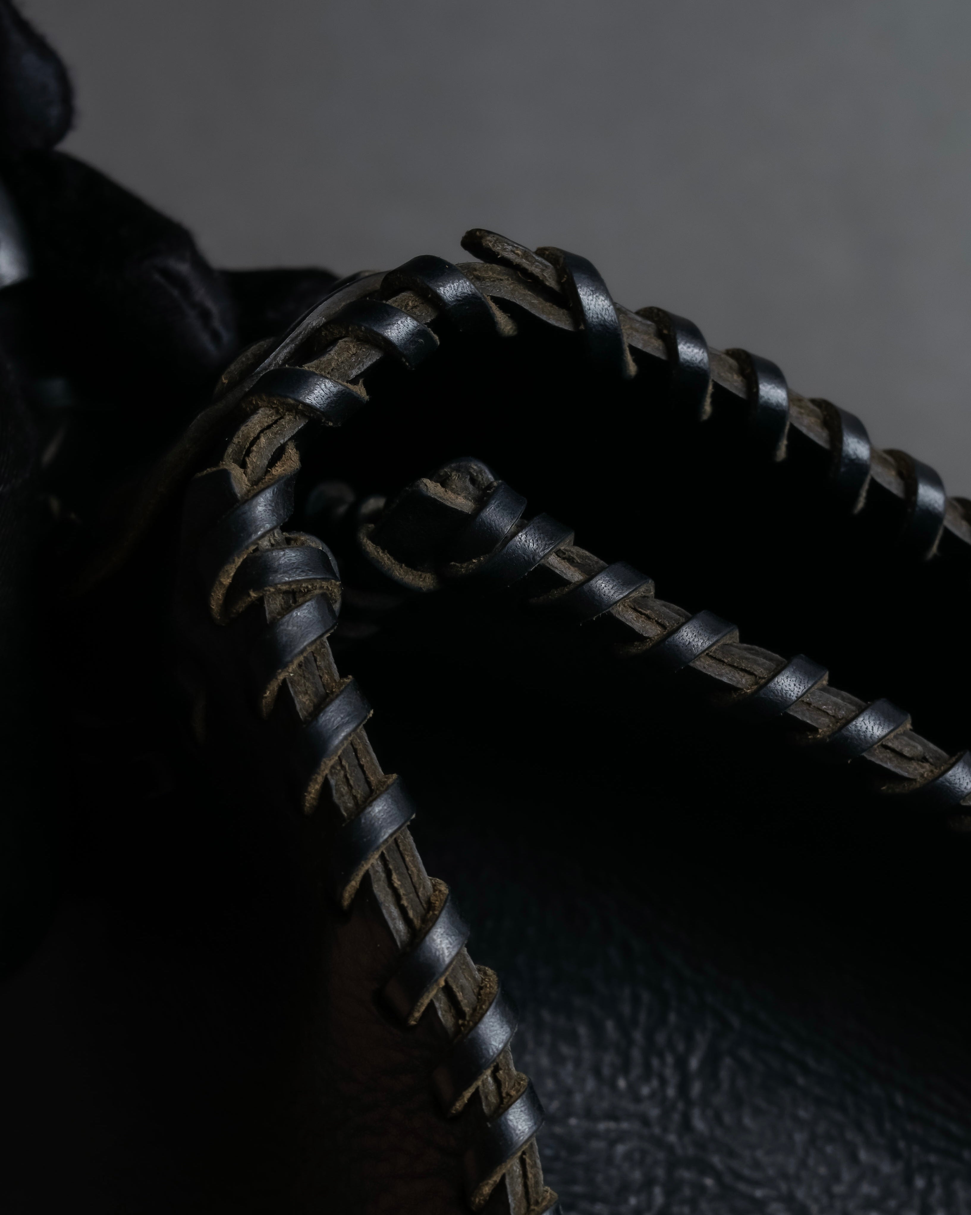 "FENDI" Hand stitched design leather hand bag