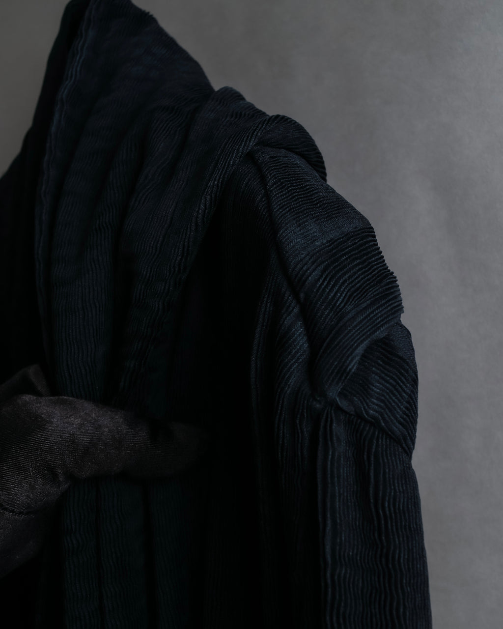 "ISSEY MIYAKE PERMANENT" Large shawl collar silk long cardigan