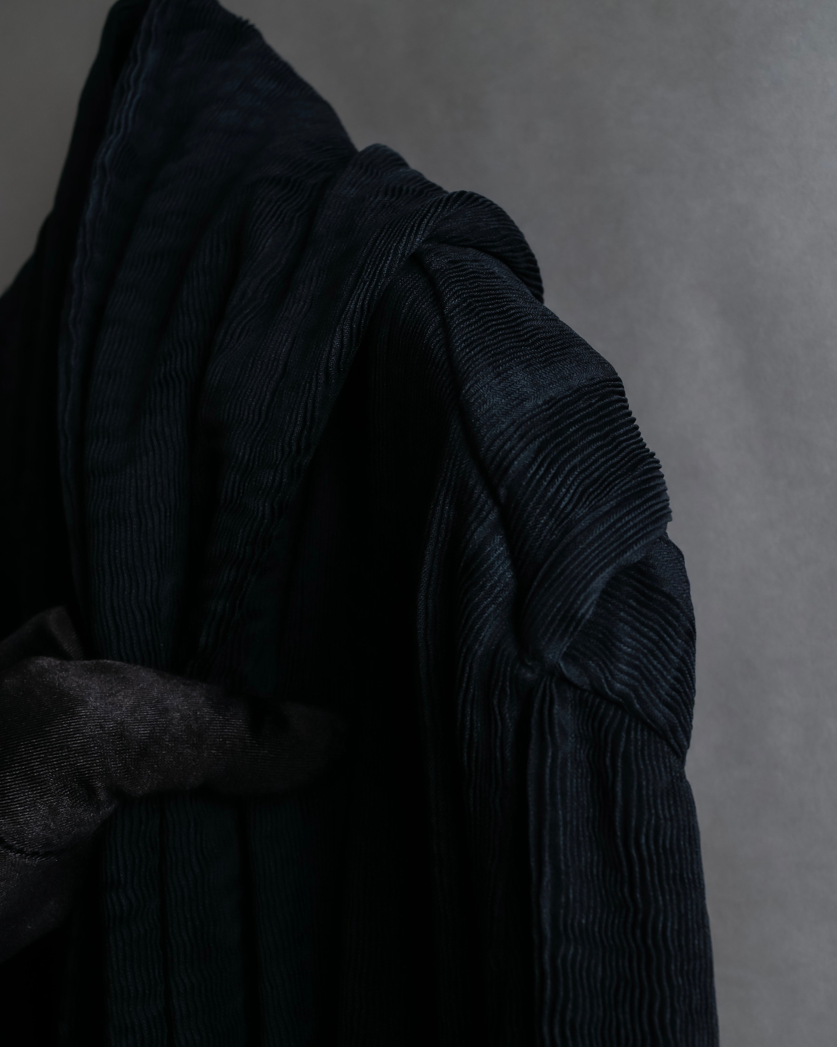 "ISSEY MIYAKE PERMANENT" Large shawl collar silk long cardigan