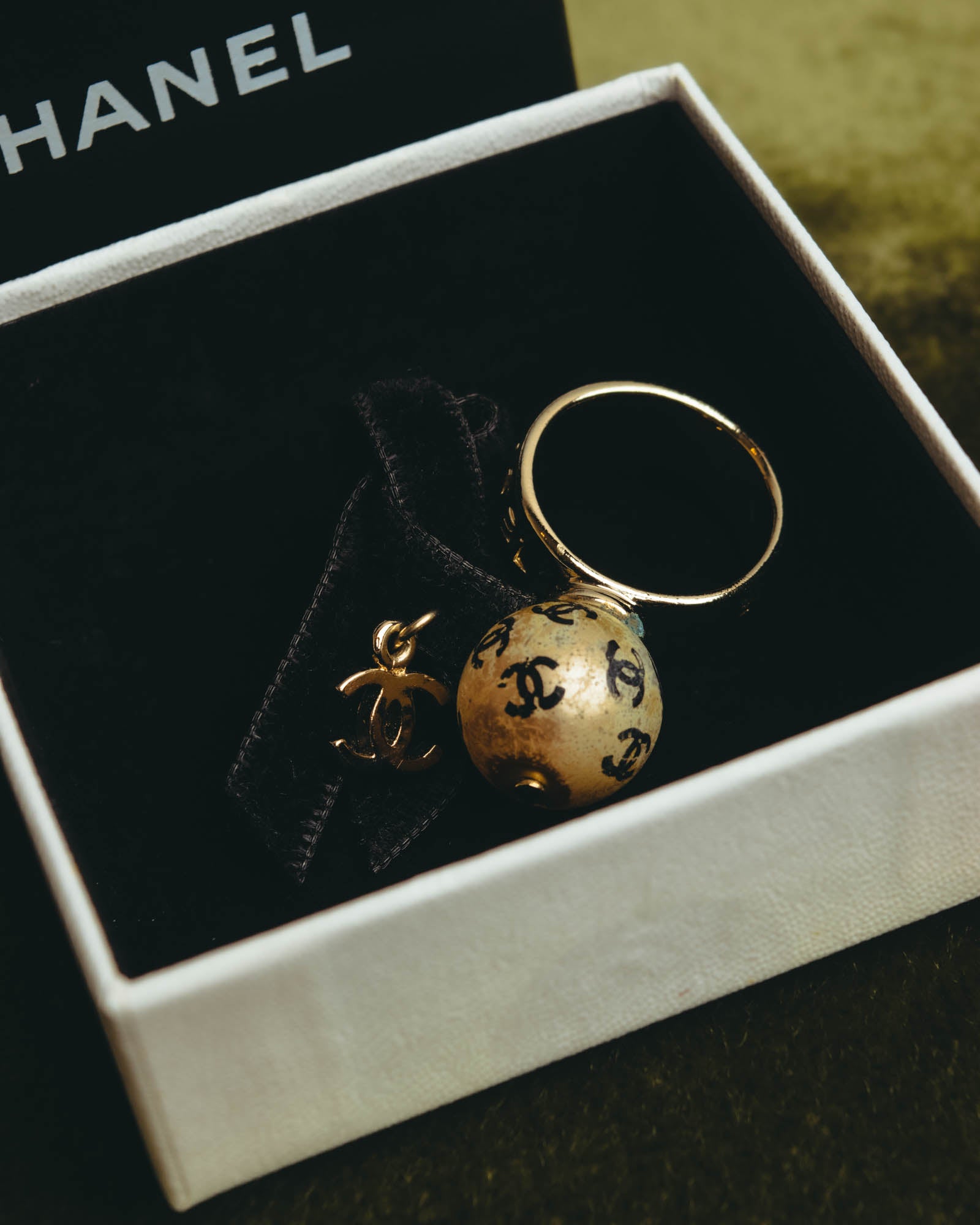 "CHANEL" 00's Playful charm ring
