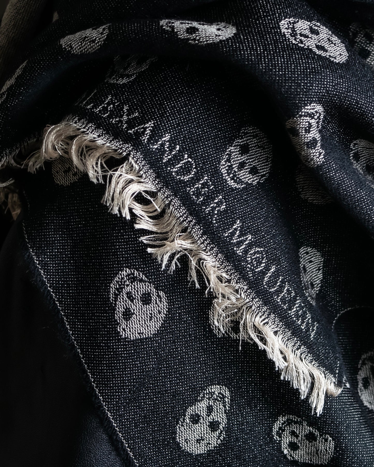 "Alexandar McQueen" Skull pattern fringe design large stole