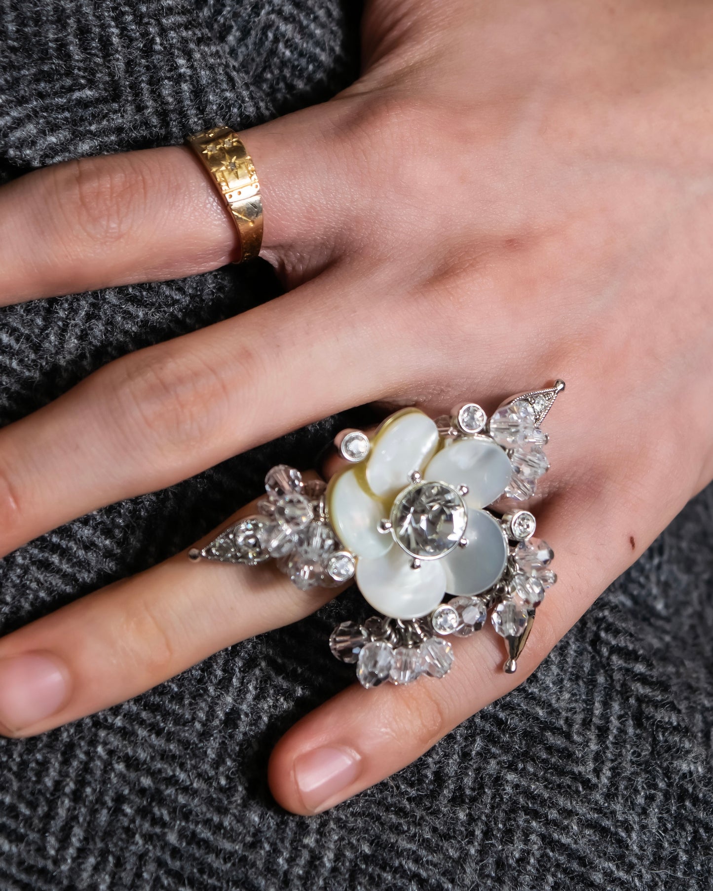 "Dior" Sways among the plants flower motif ring