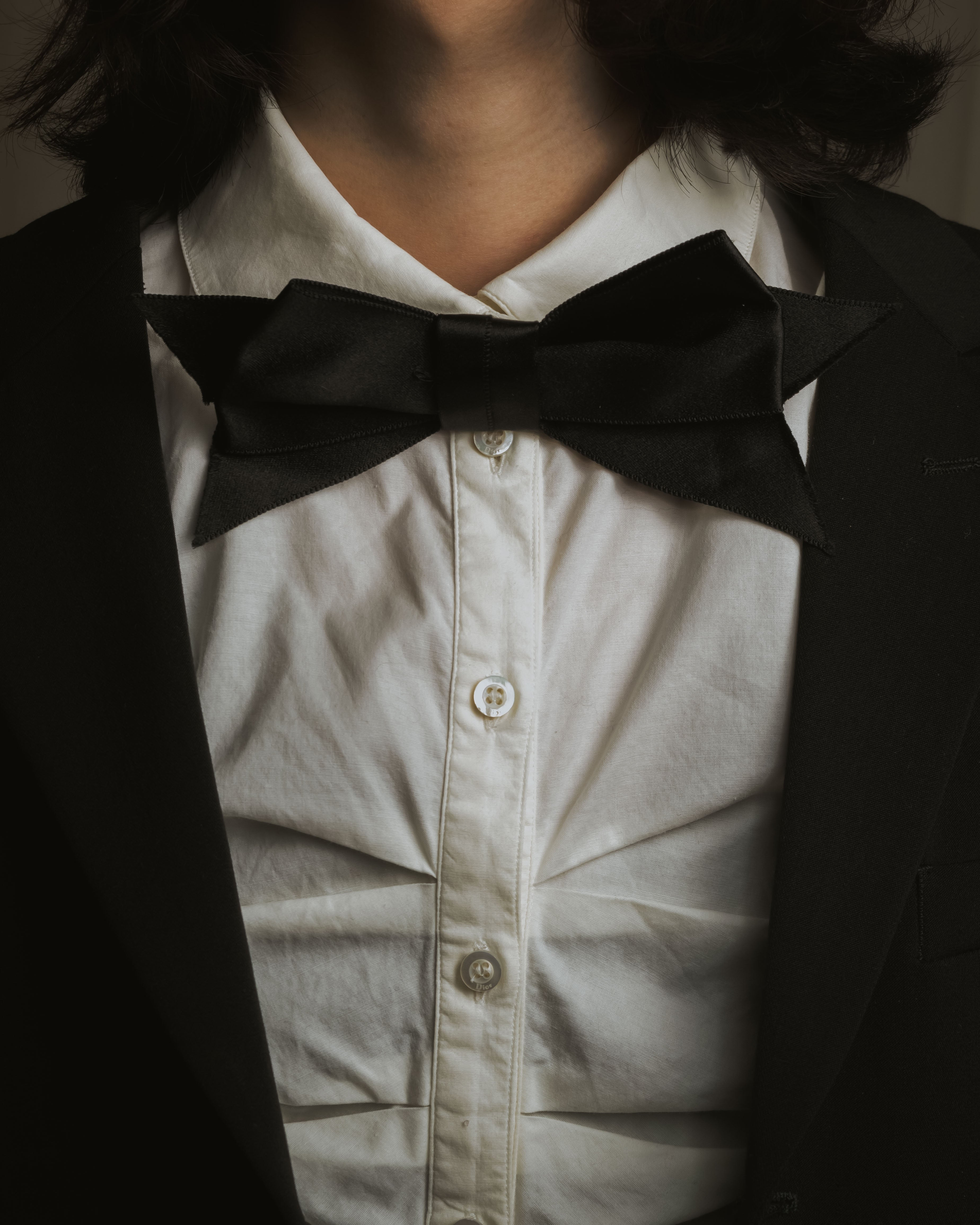 "CHANEL" 90’s black satin and grosgrain ribbon brooch