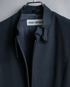 “ISSEY MIYAKE” Chin belt designed stand collar jacket
