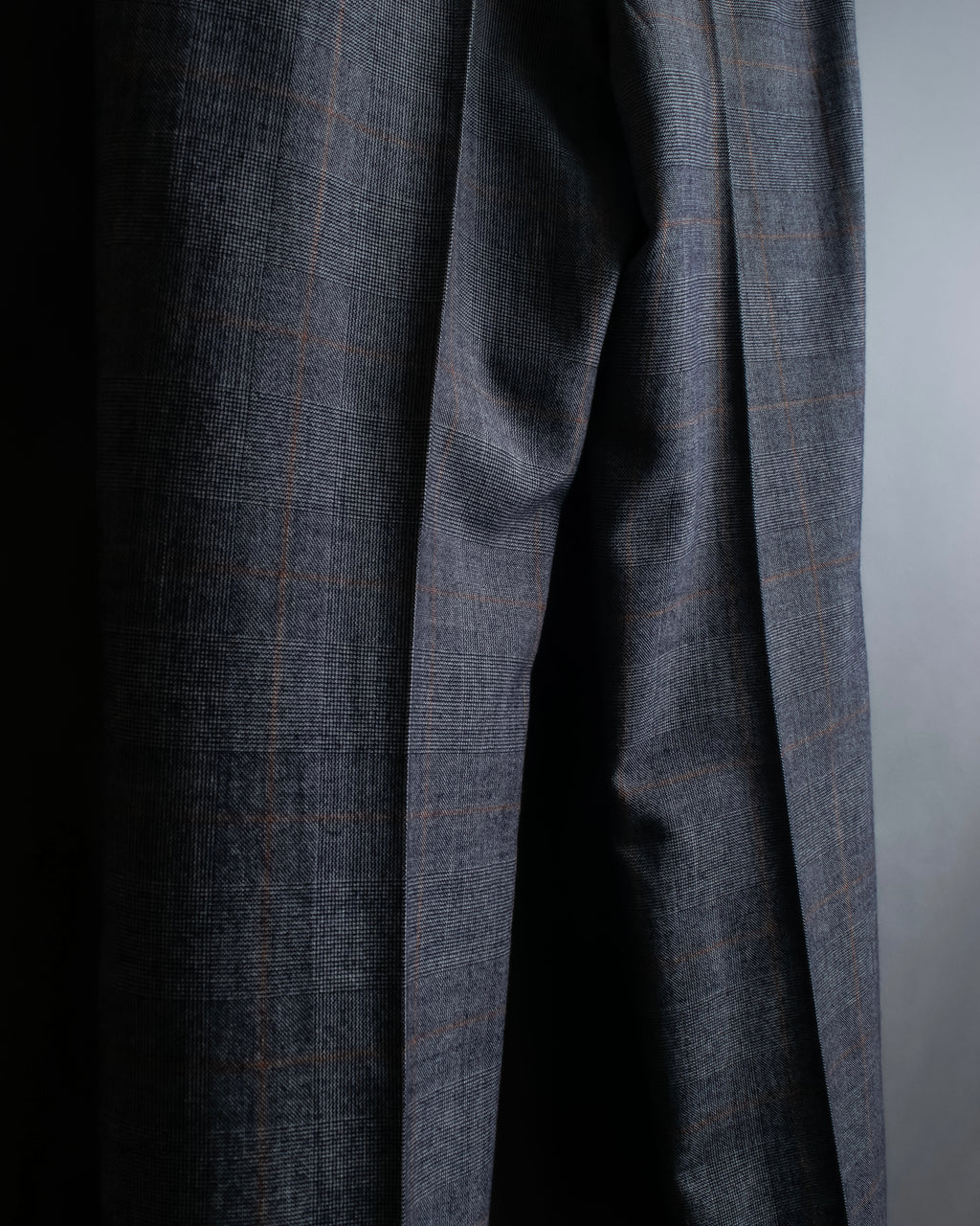 Pantalones vintage con detalle de botones, ventana de estampado a cuadros