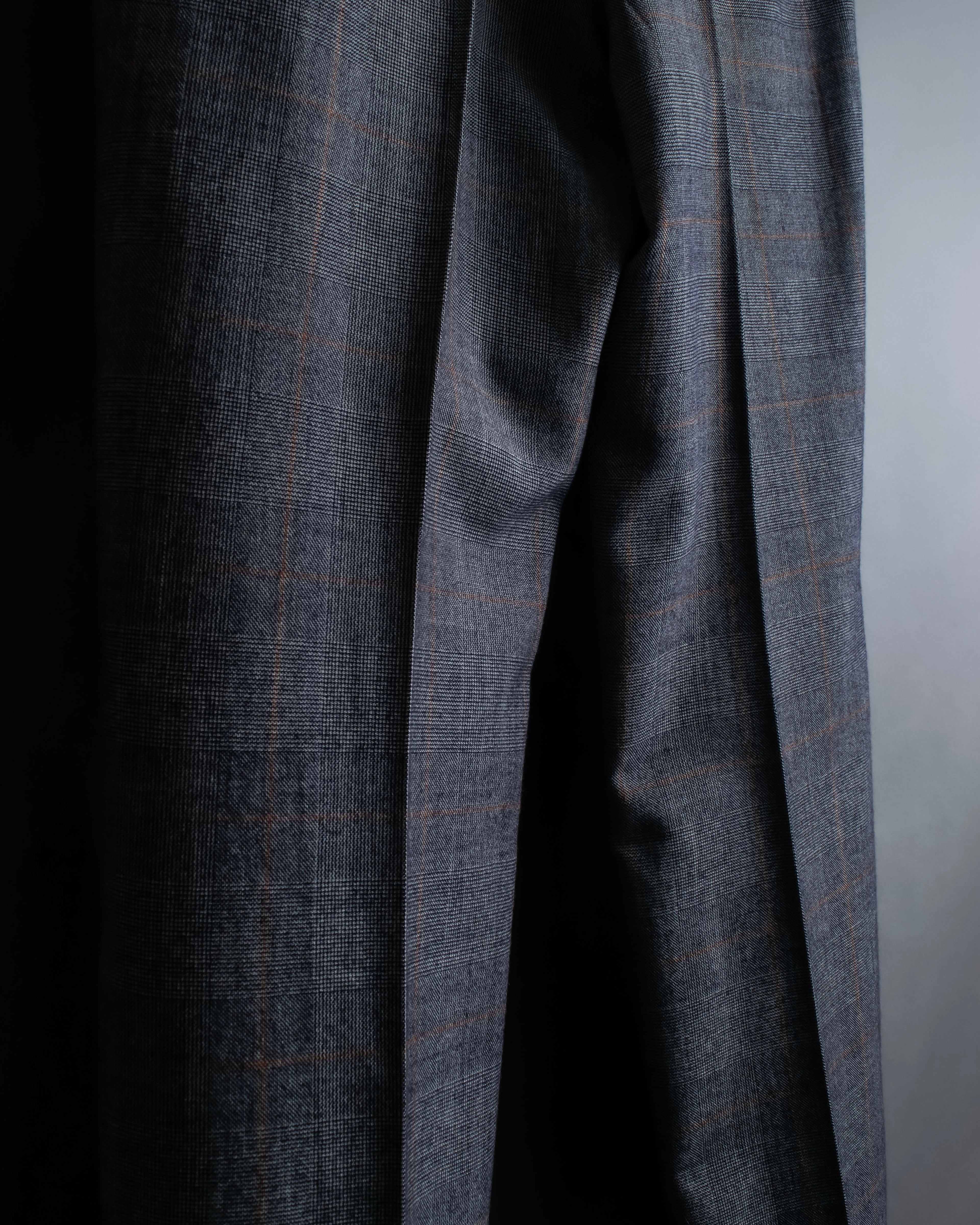 Pantalones vintage con detalle de botones, ventana de estampado a cuadros